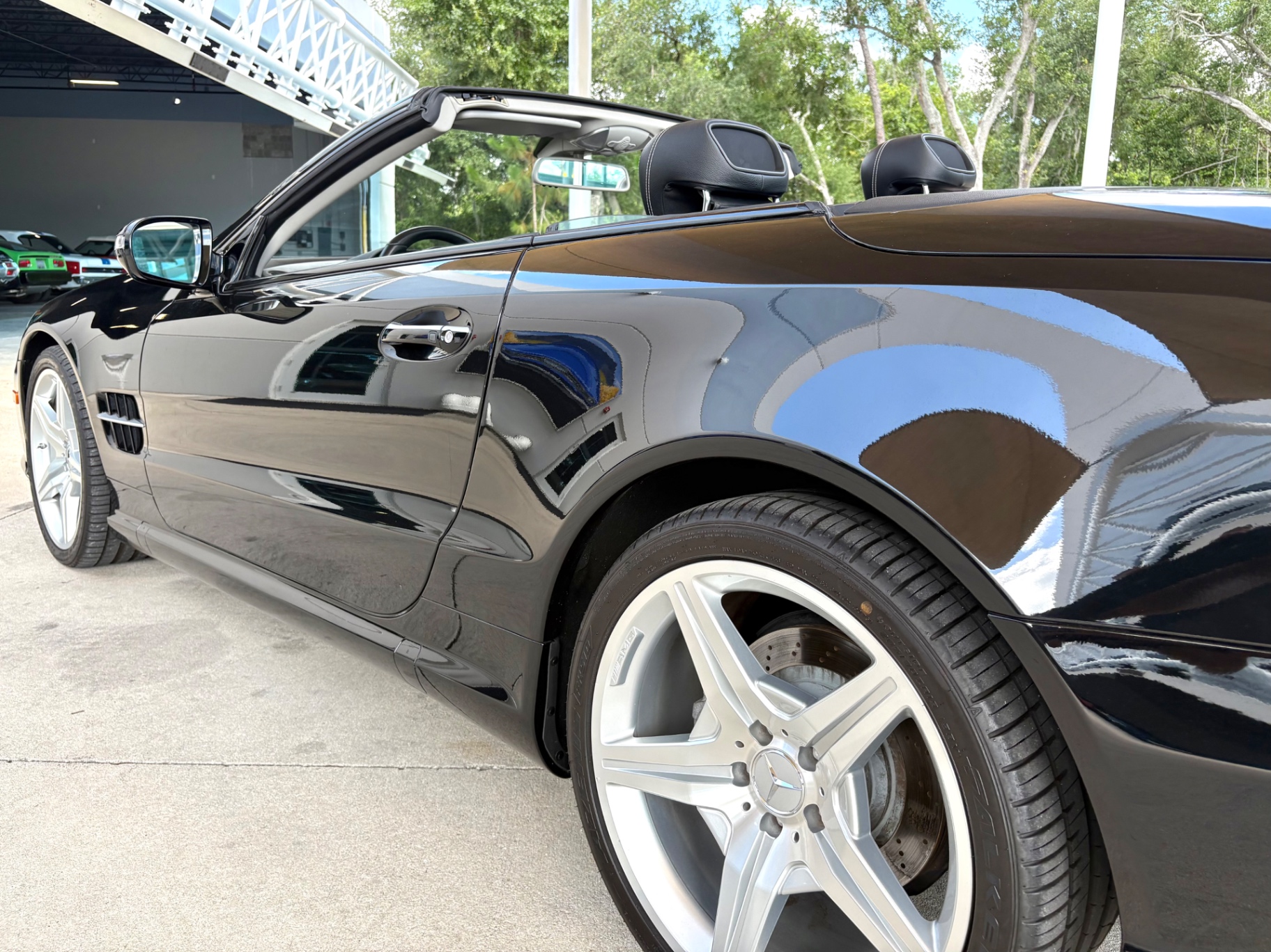 Vehicle photo 14