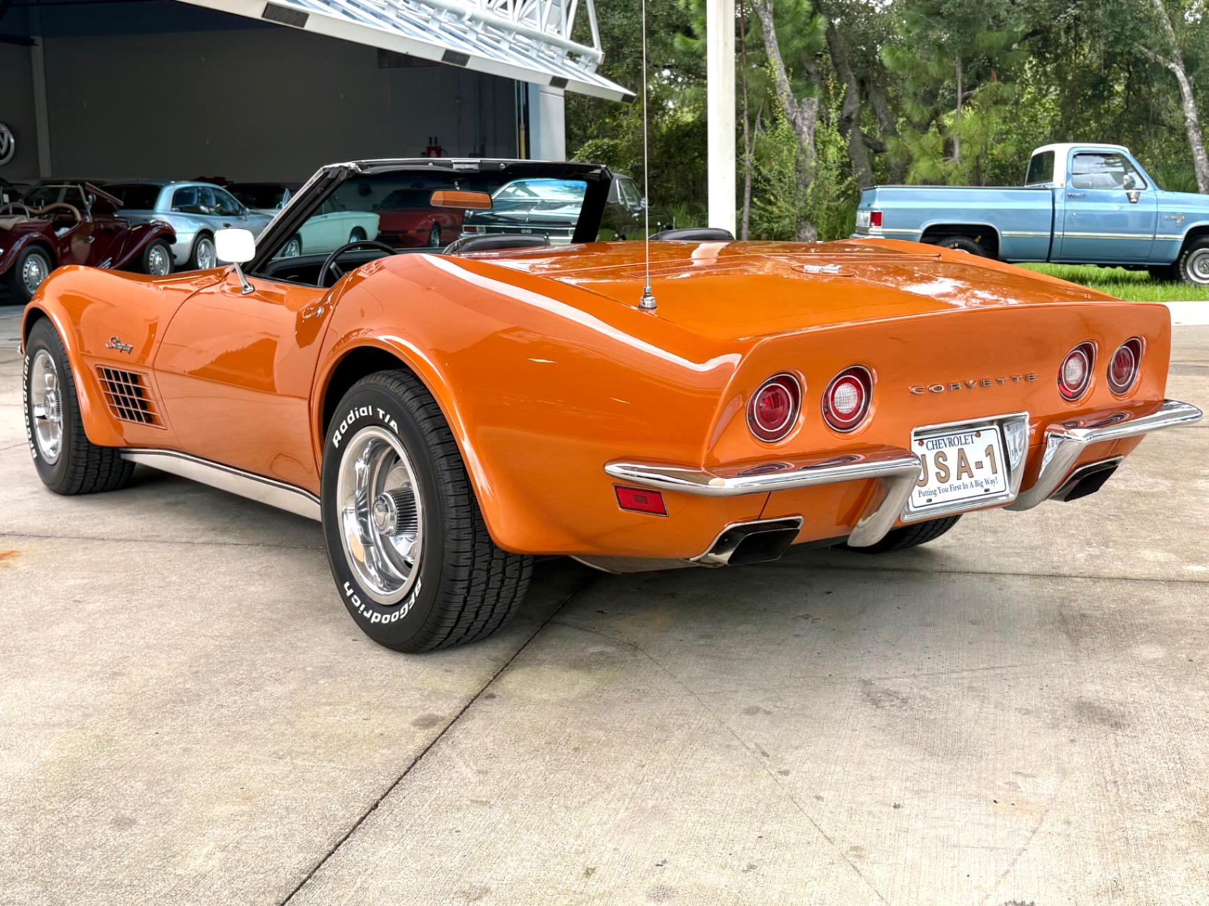 Vehicle photo 9