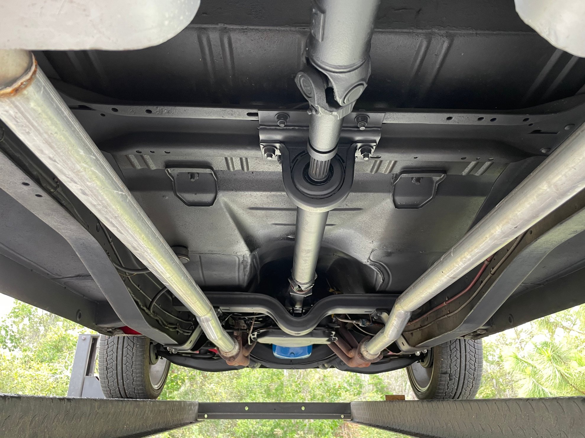 Vehicle photo 52