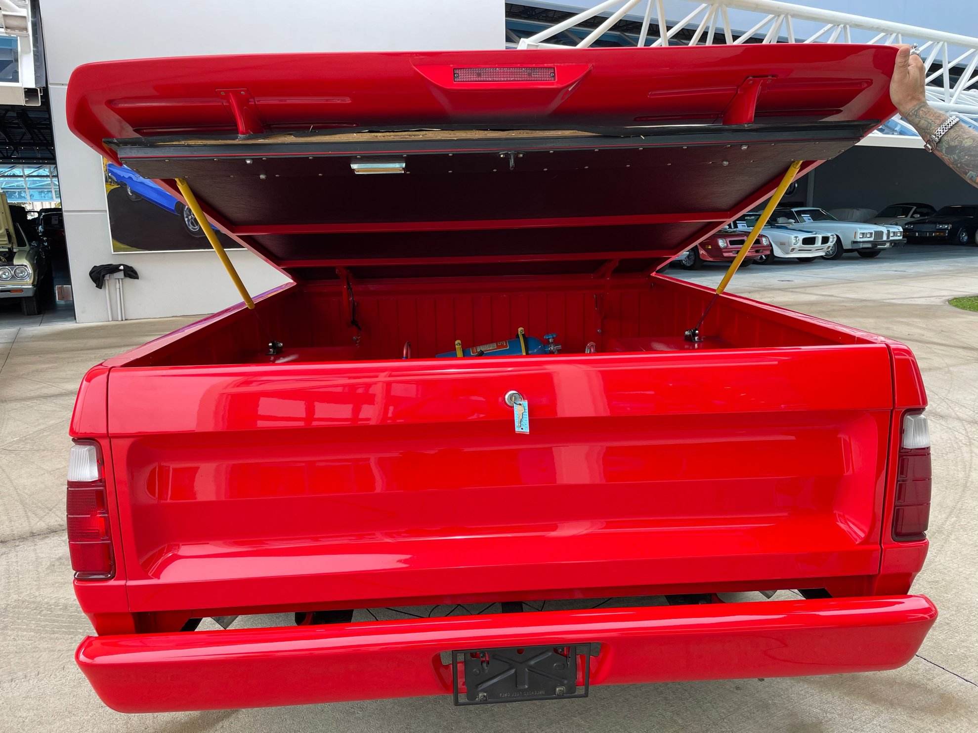 Vehicle photo 43
