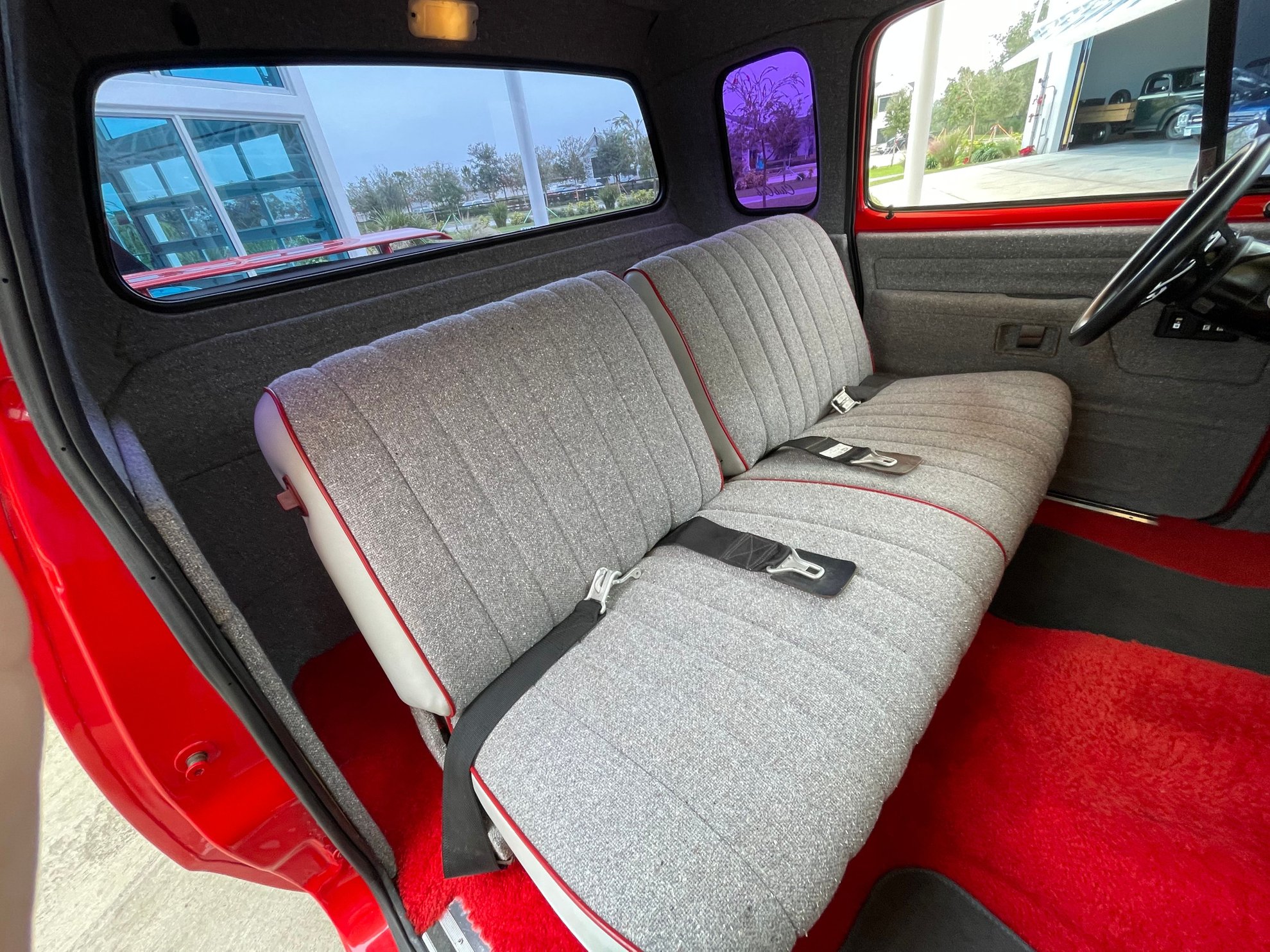Vehicle photo 34