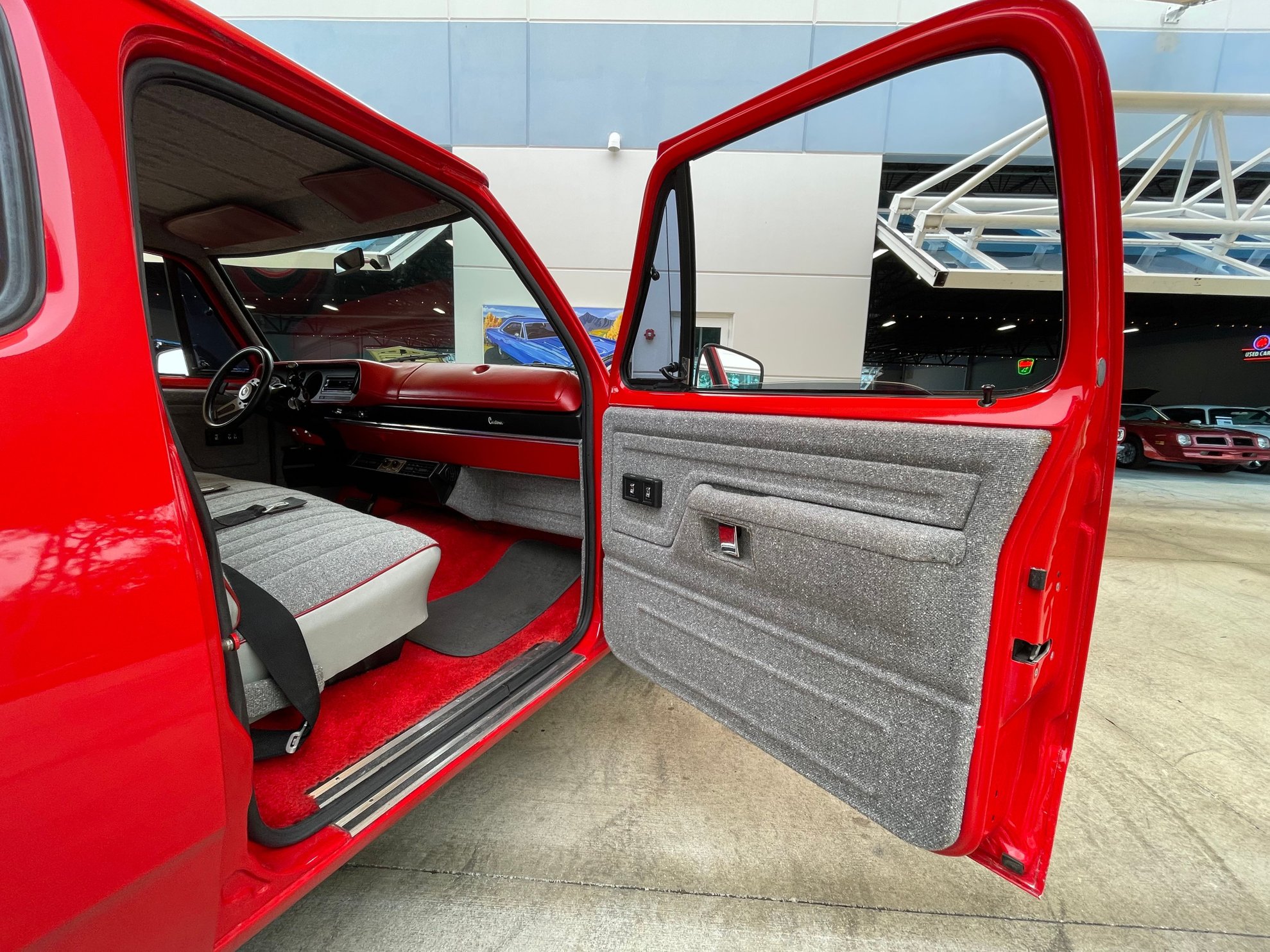Vehicle photo 31