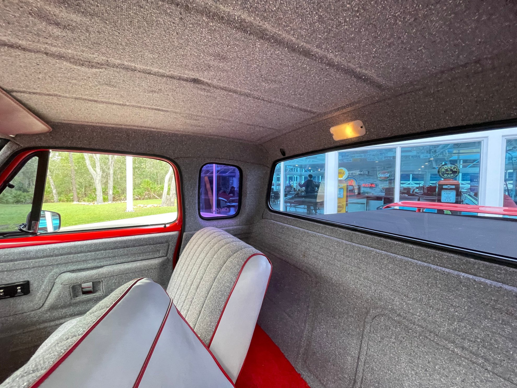 Vehicle photo 30