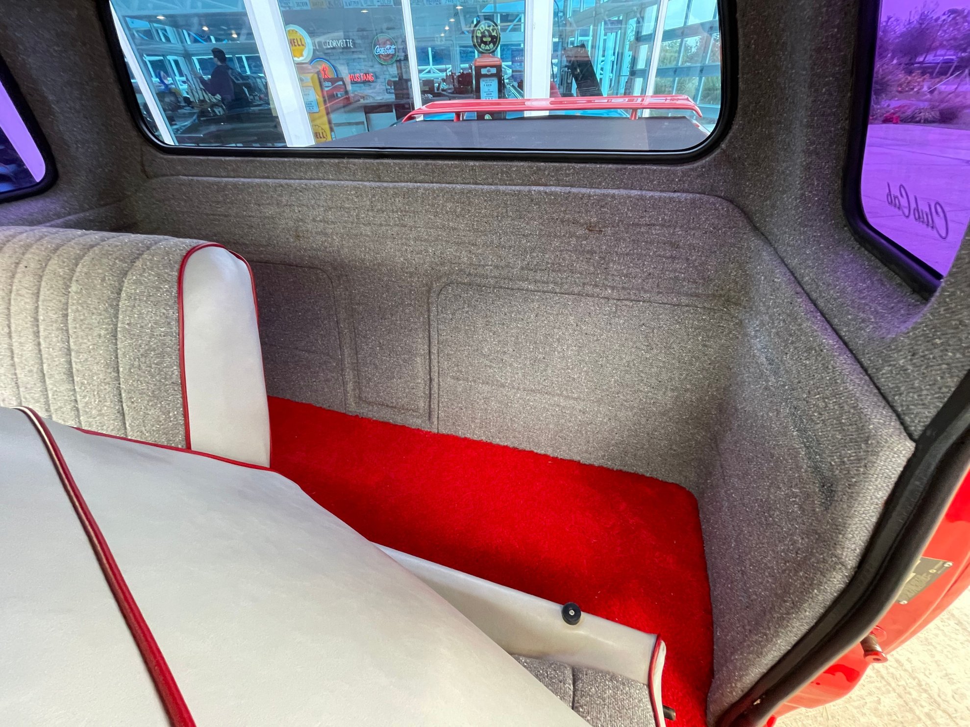 Vehicle photo 29