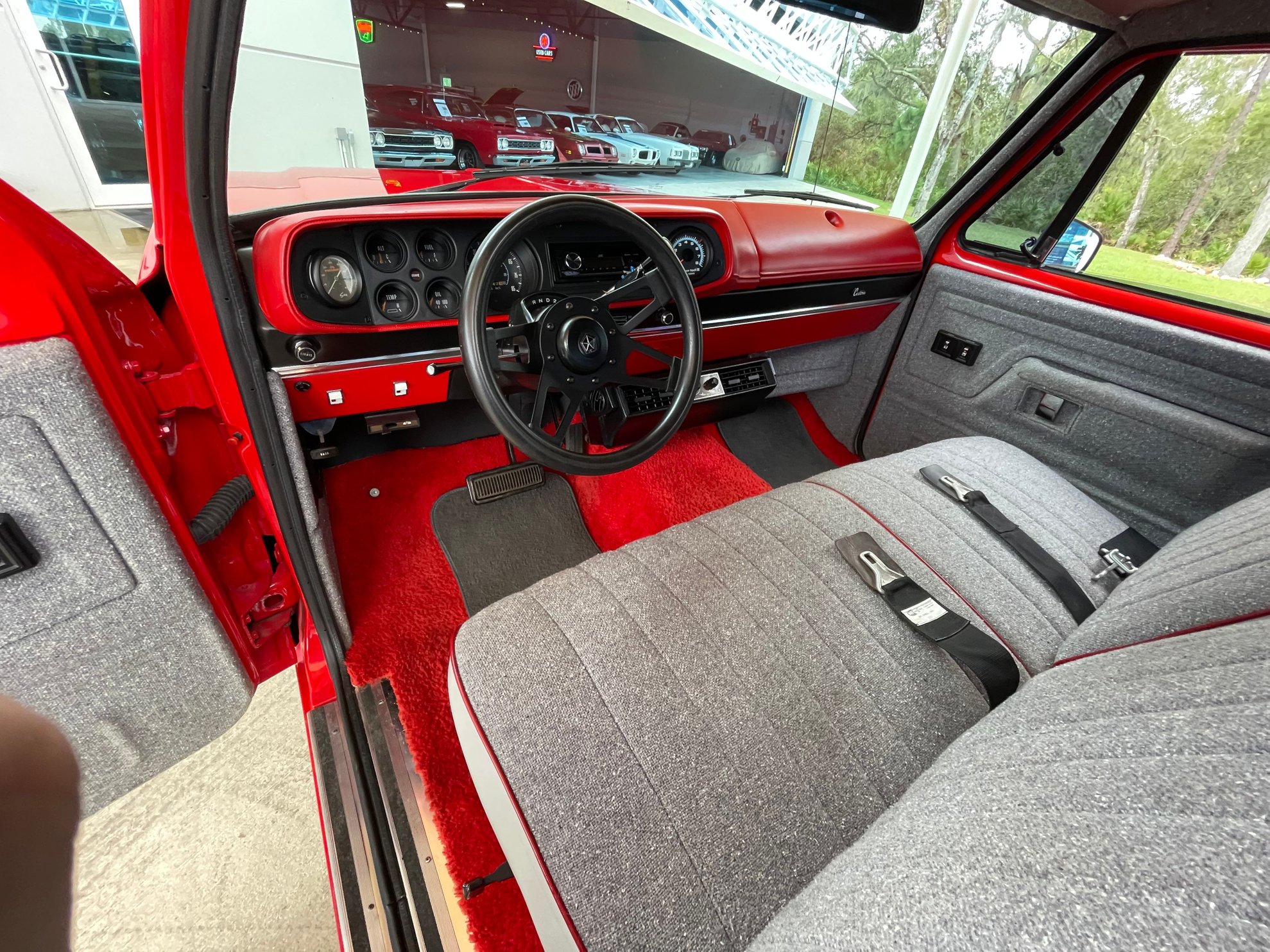 Vehicle photo 22