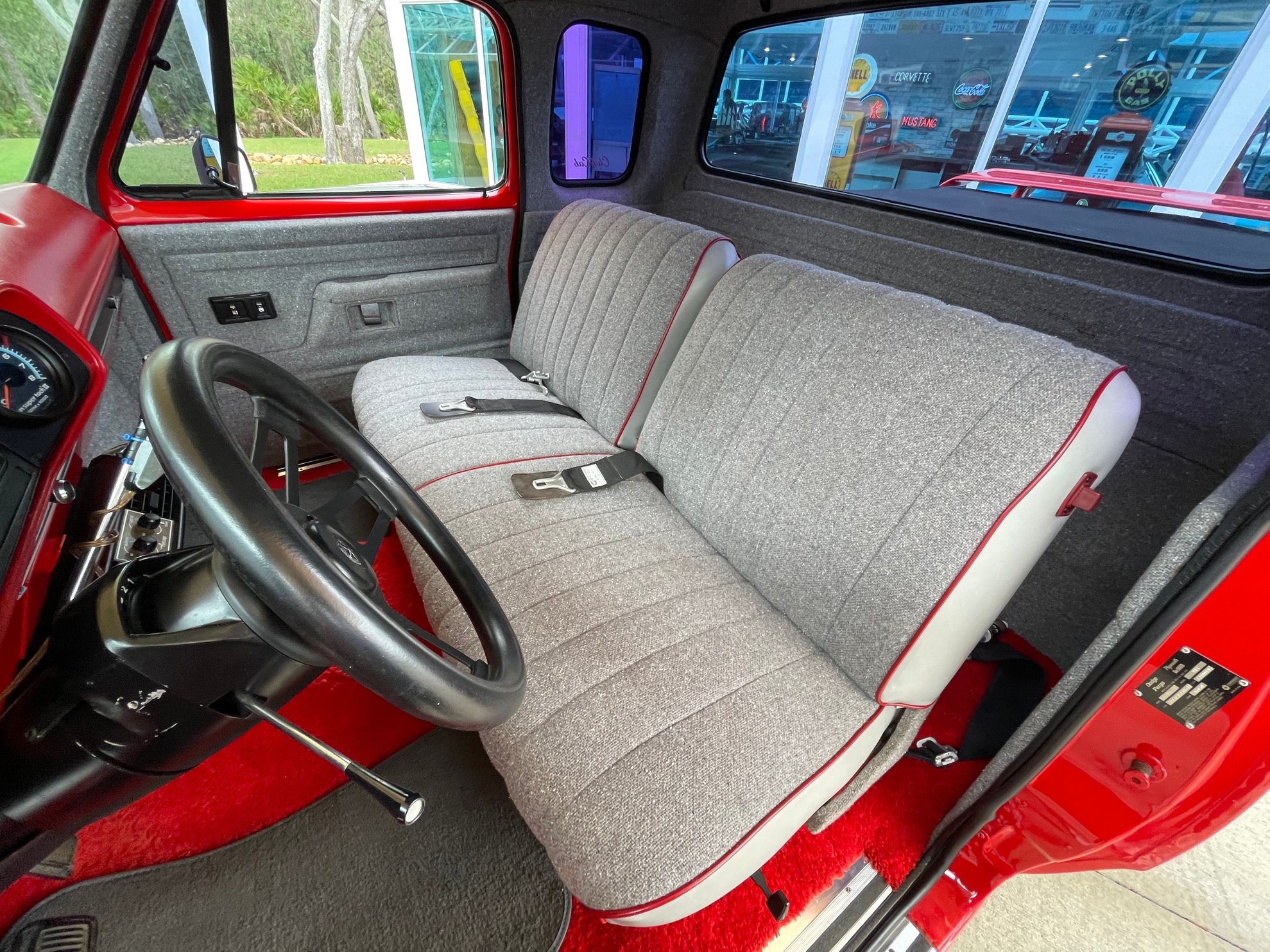 Vehicle photo 20