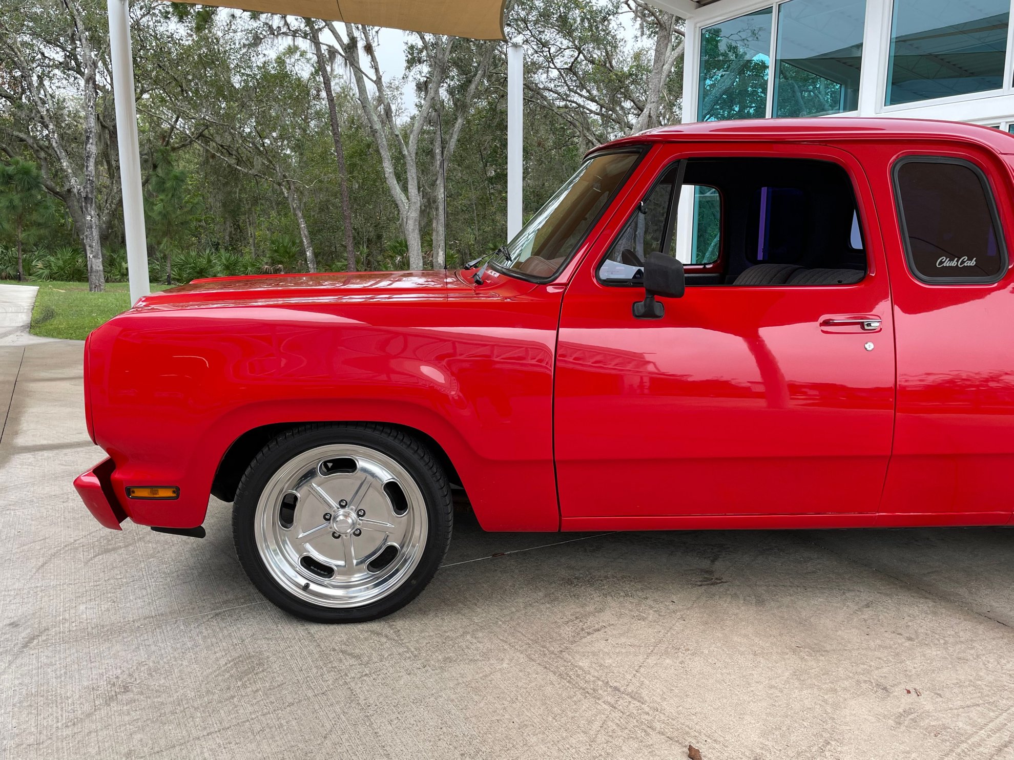 Vehicle photo 15