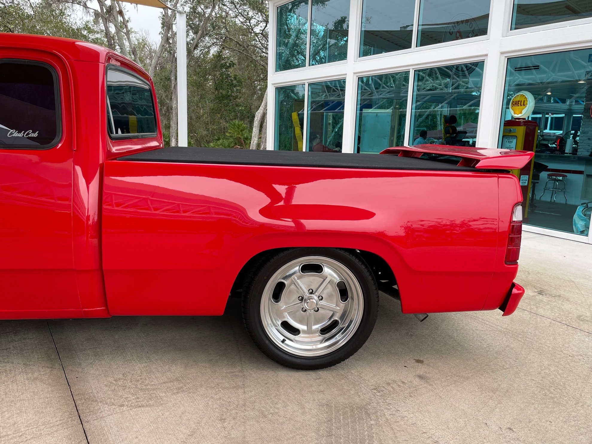 Vehicle photo 16