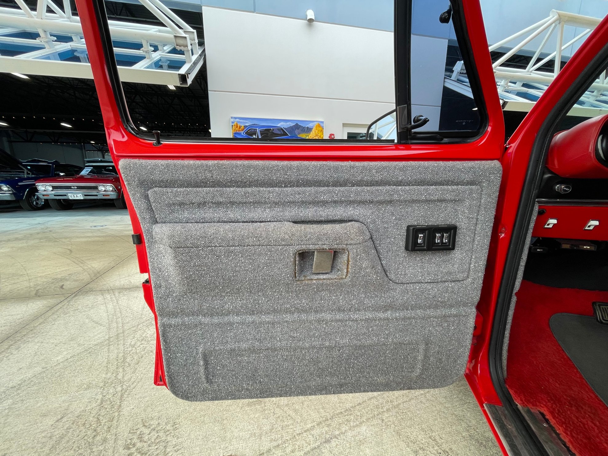 Vehicle photo 19