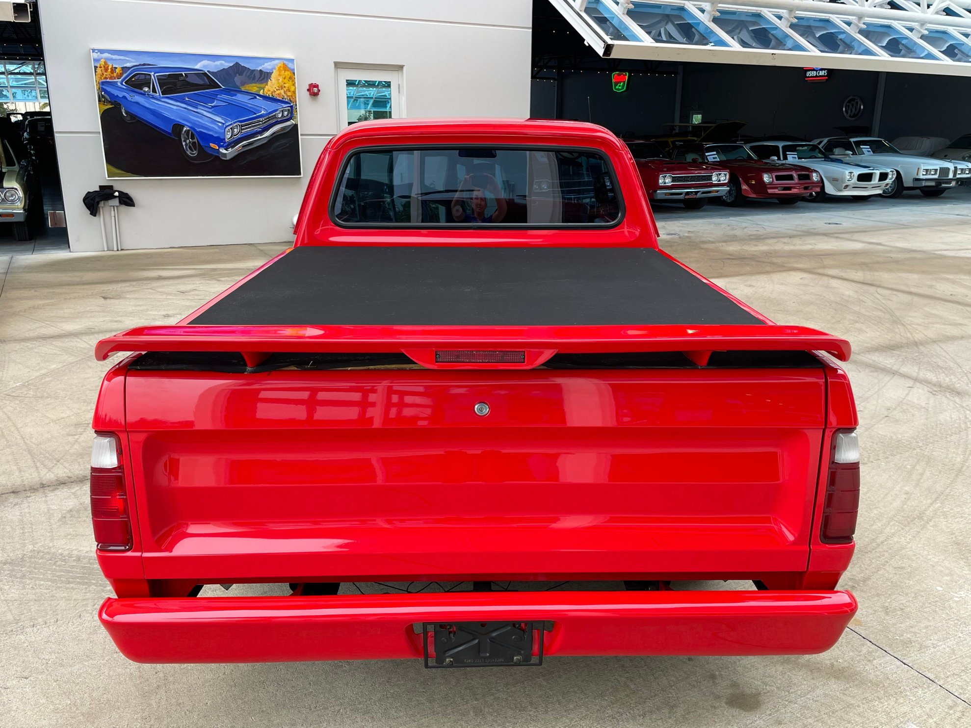 Vehicle photo 9