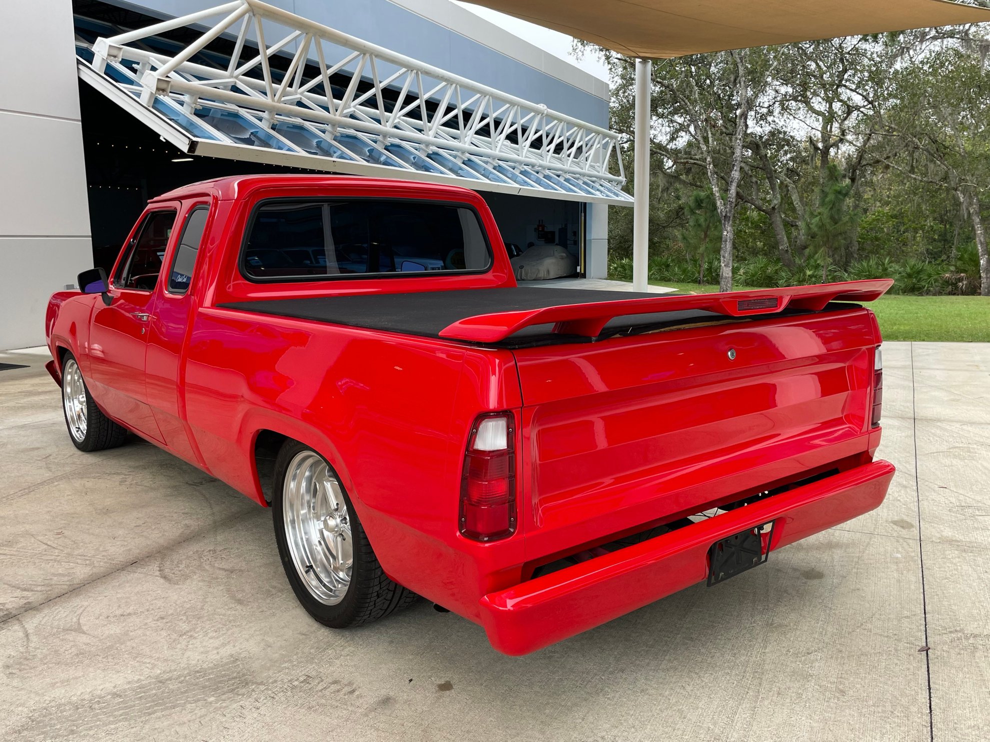 Vehicle photo 10