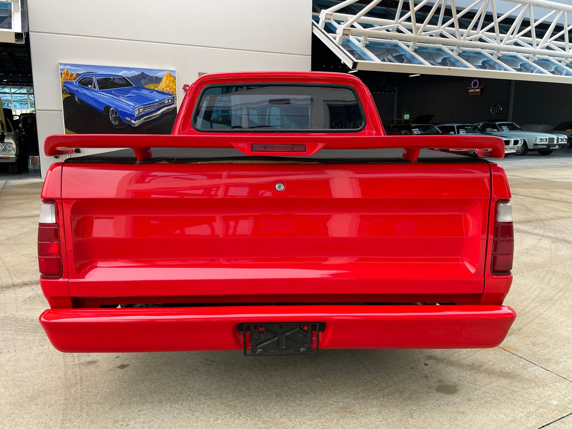 Vehicle photo 8