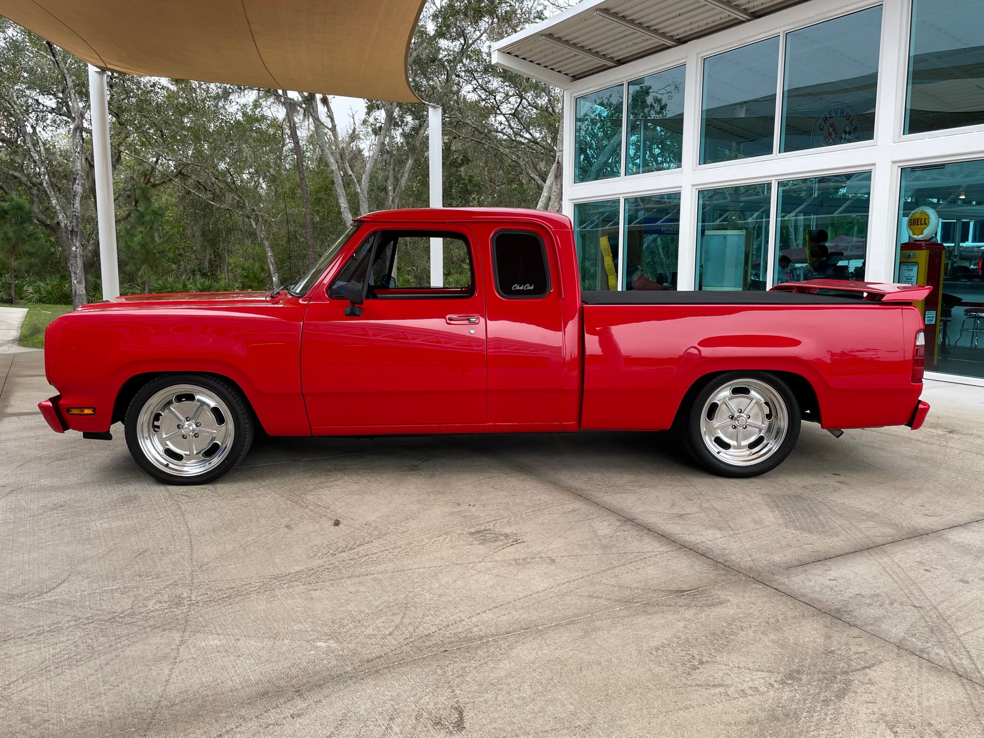 Vehicle photo 11