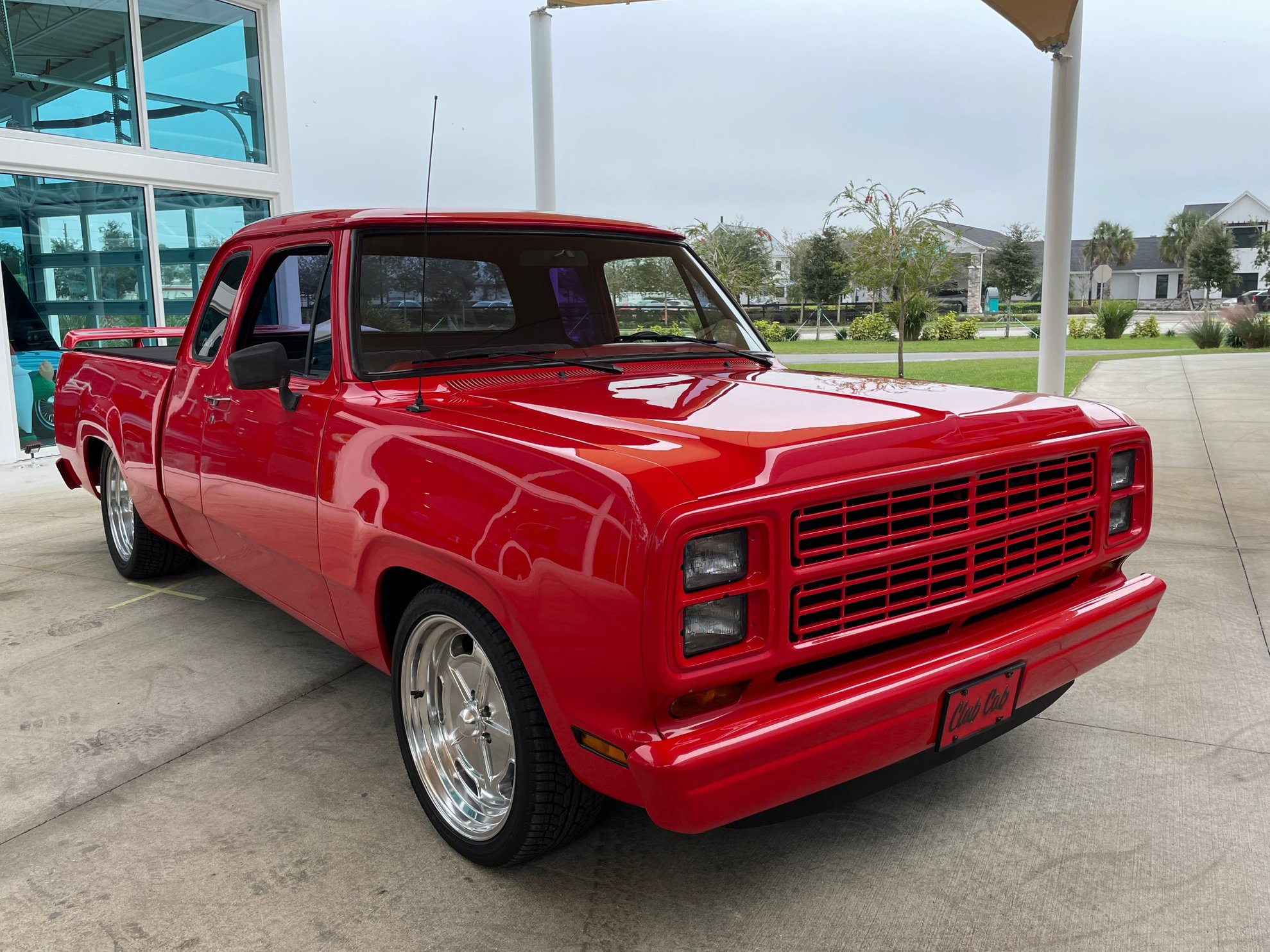 Vehicle photo 5