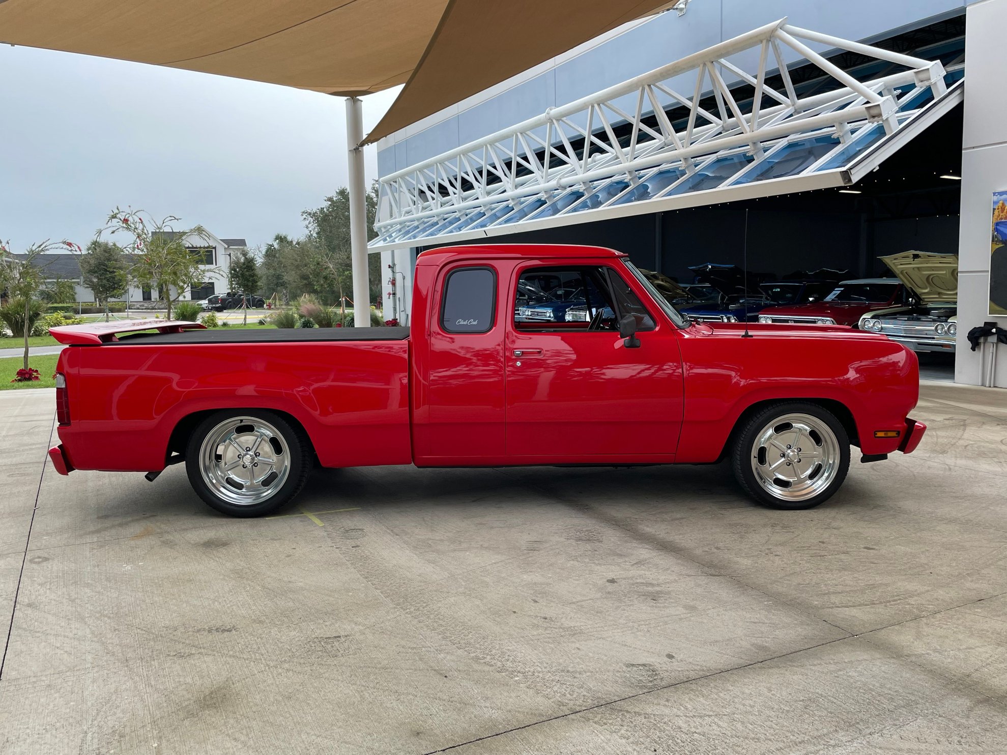 Vehicle photo 6