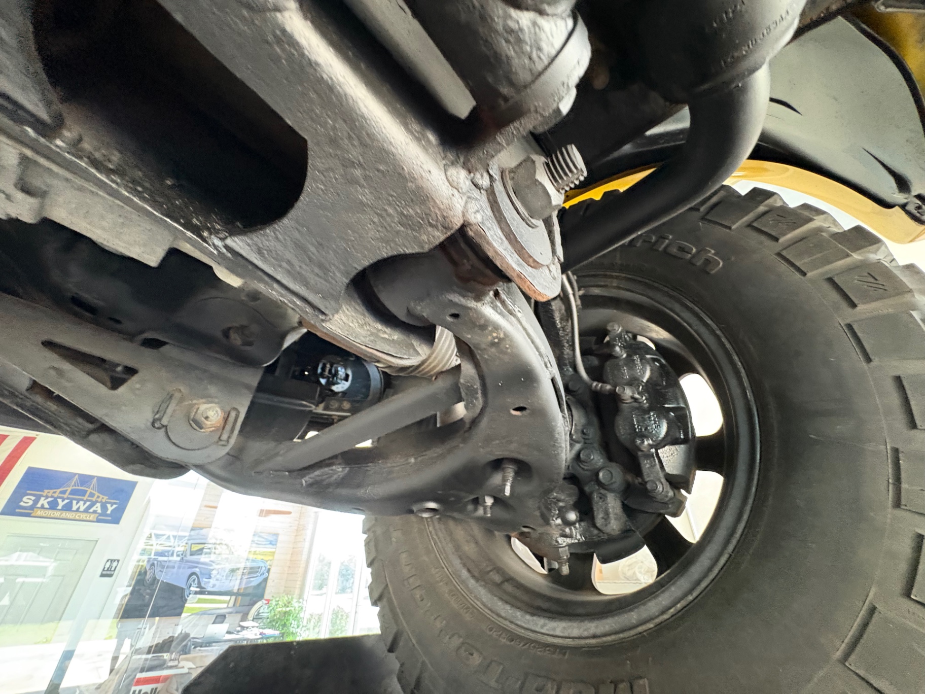 Vehicle photo 54