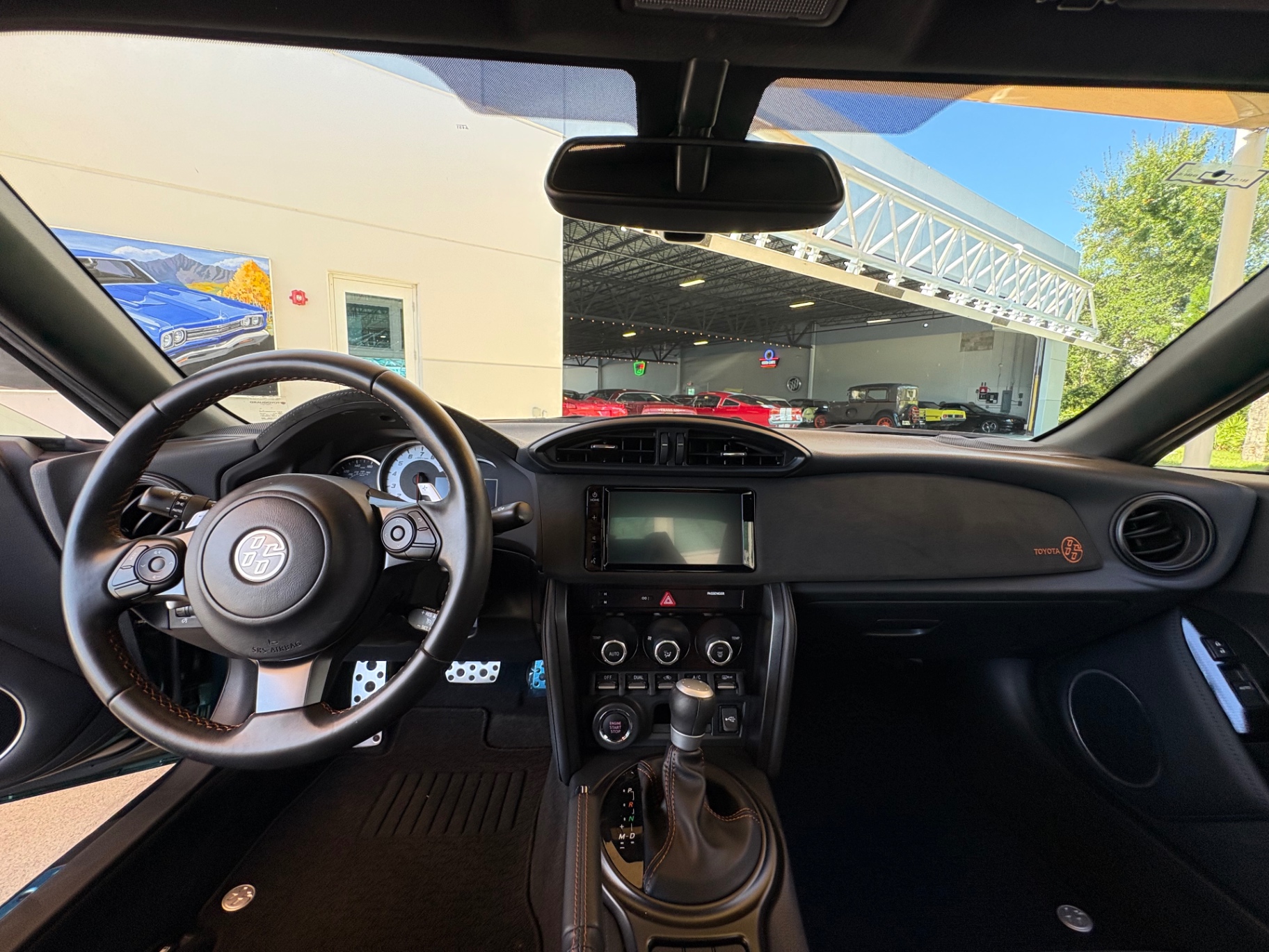 Vehicle photo 33
