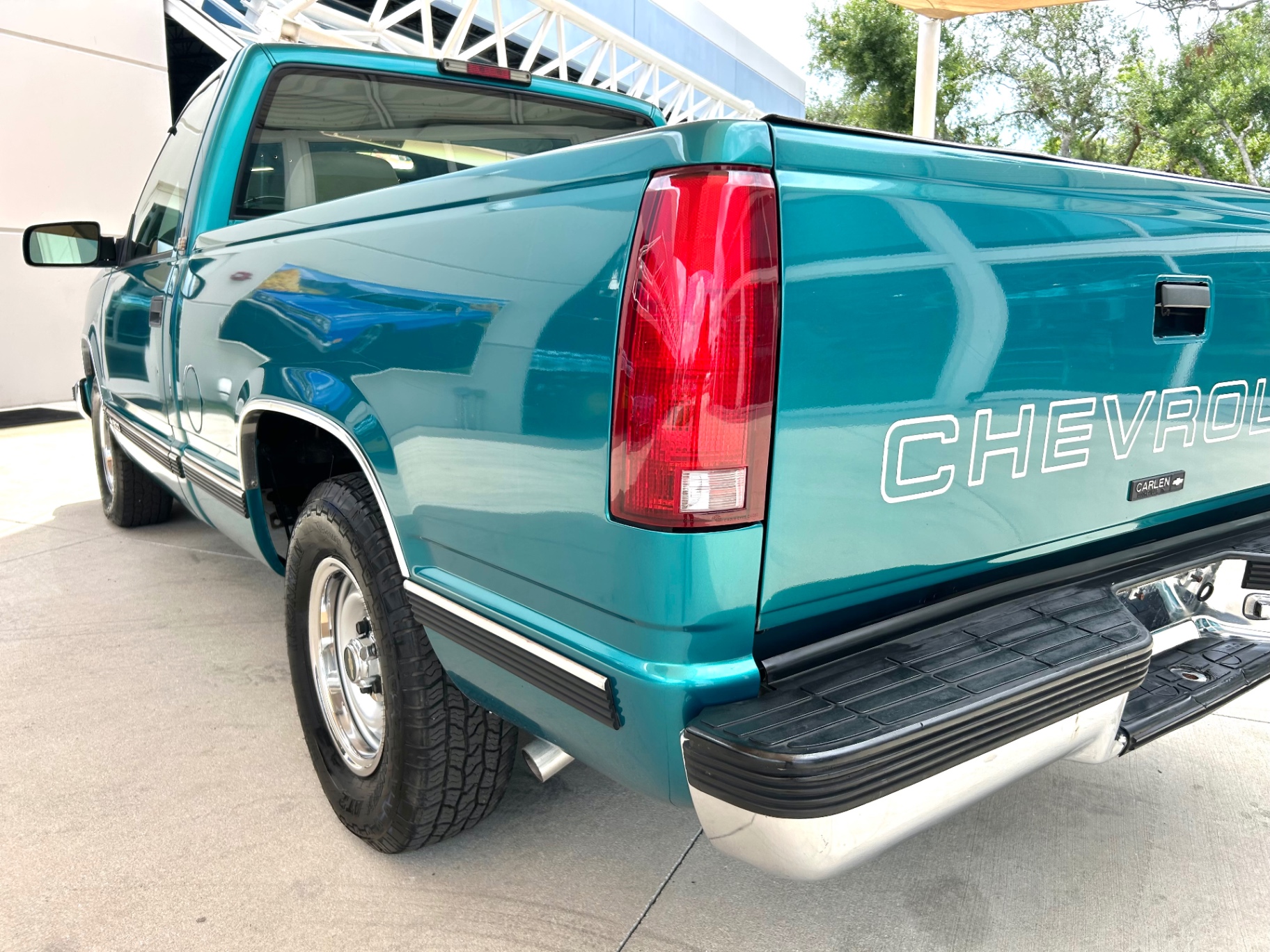 Vehicle photo 14