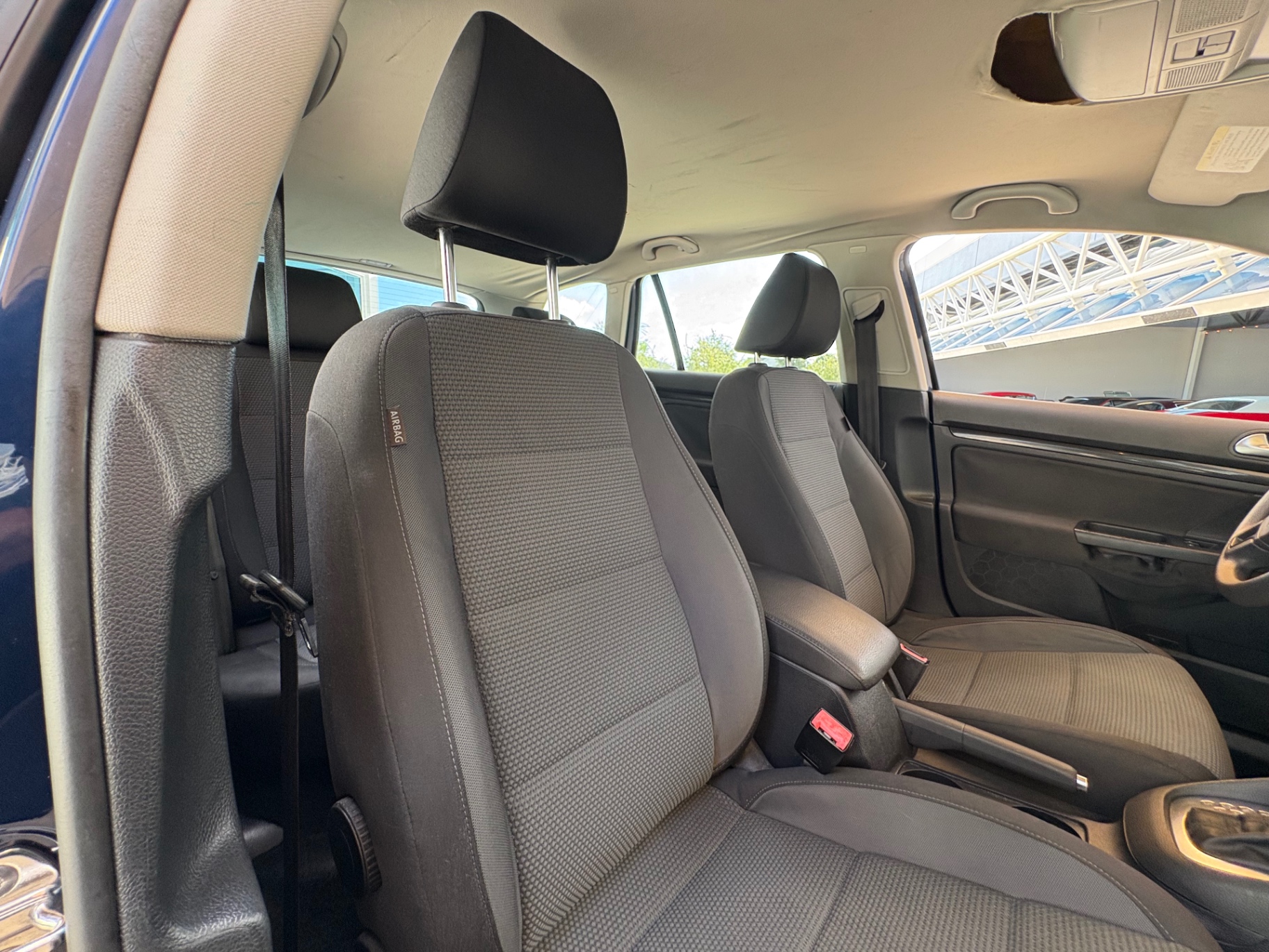 Vehicle photo 43