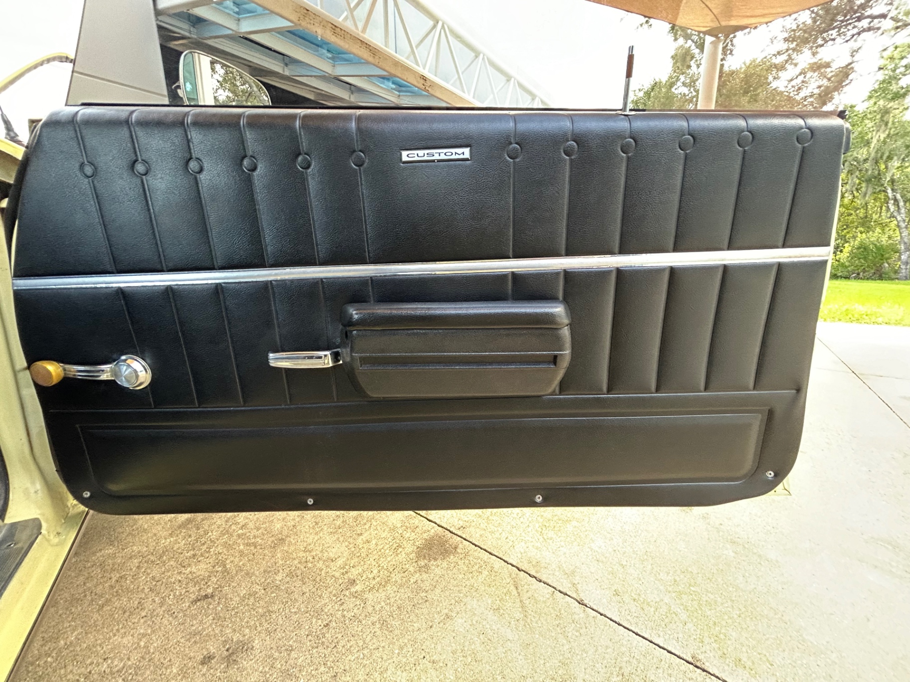 Vehicle photo 23