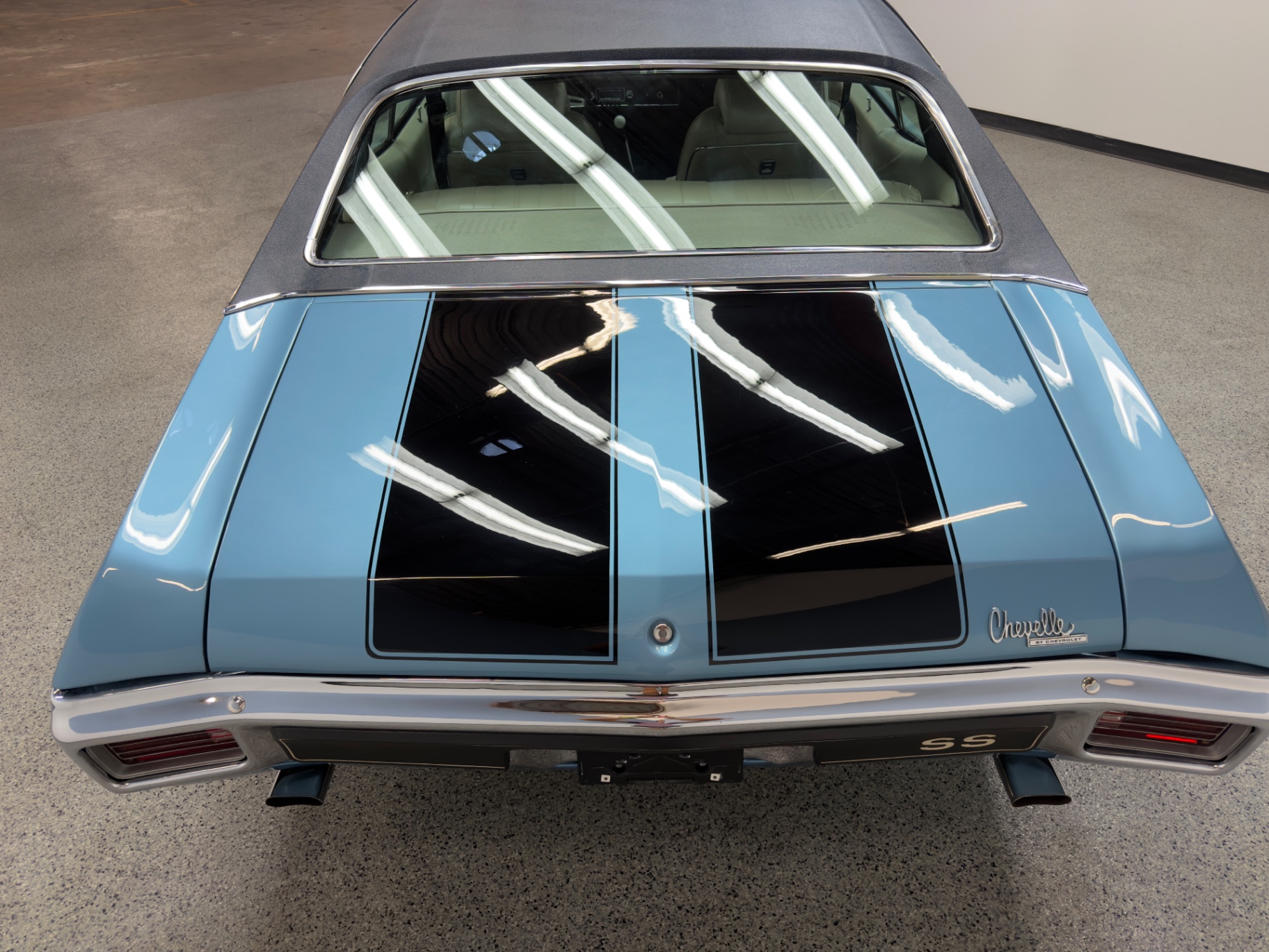 Vehicle photo 37