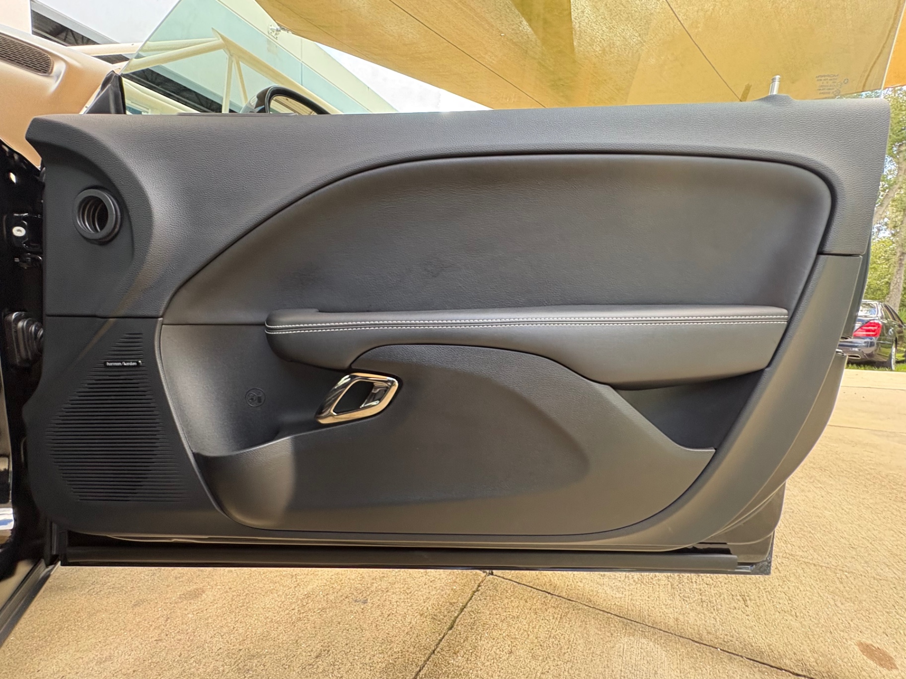 Vehicle photo 37