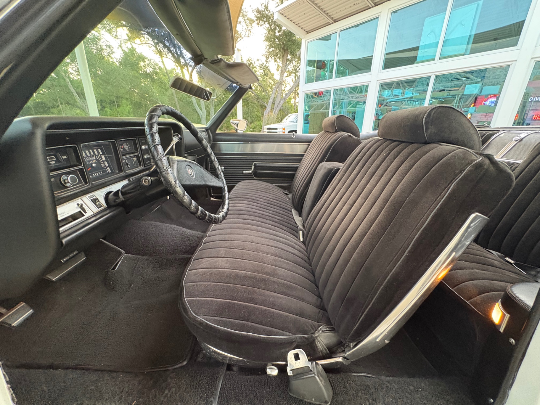Vehicle photo 35