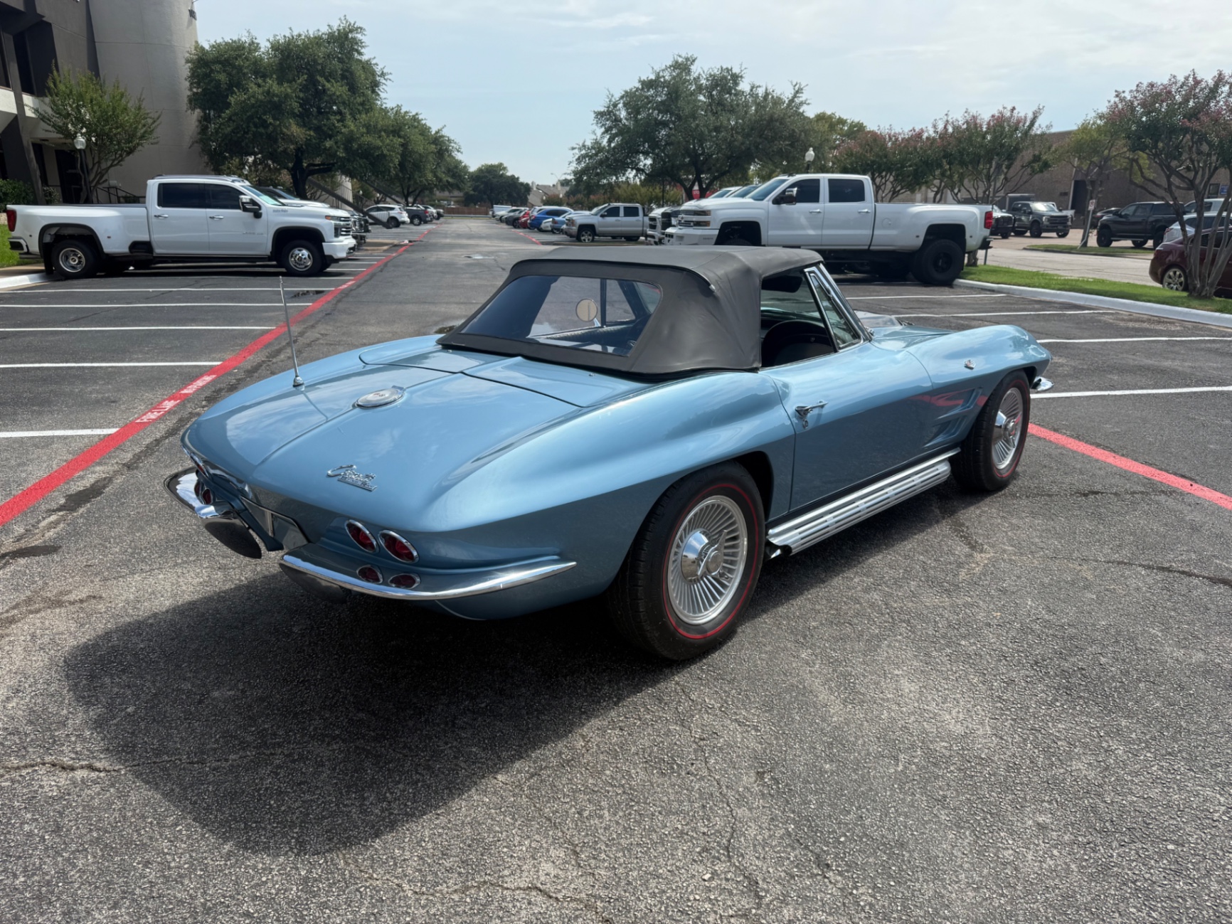 Vehicle photo 16