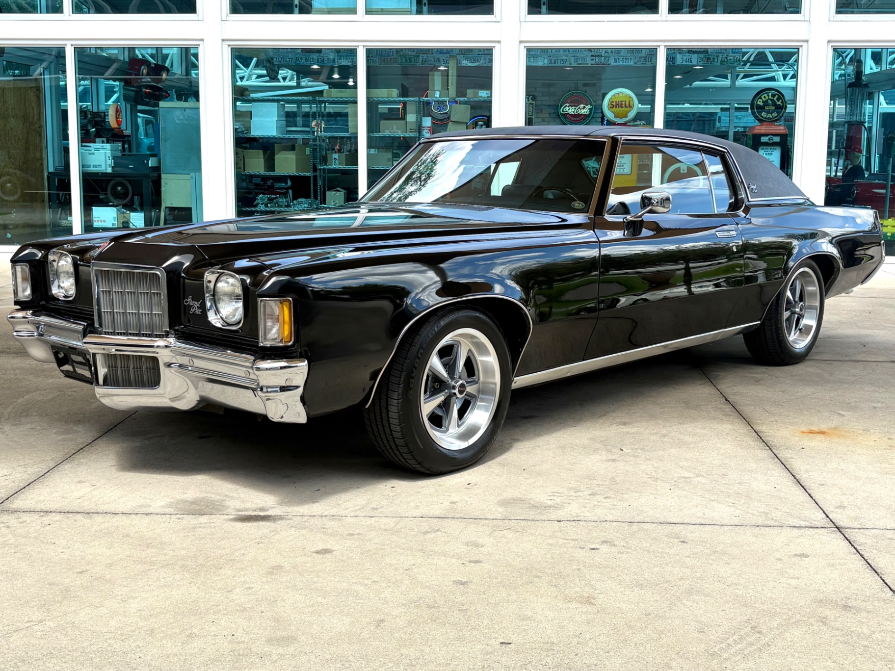 Vehicle photo 11