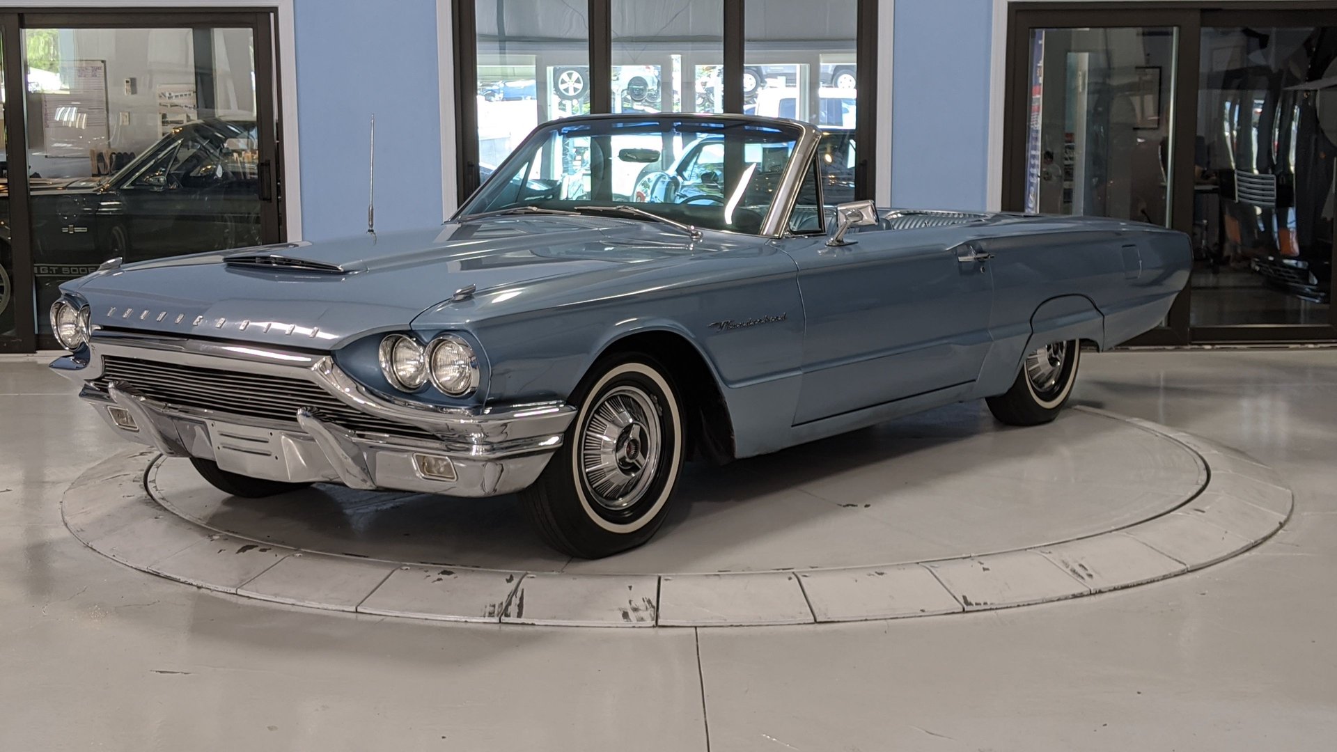Vehicle photo 1