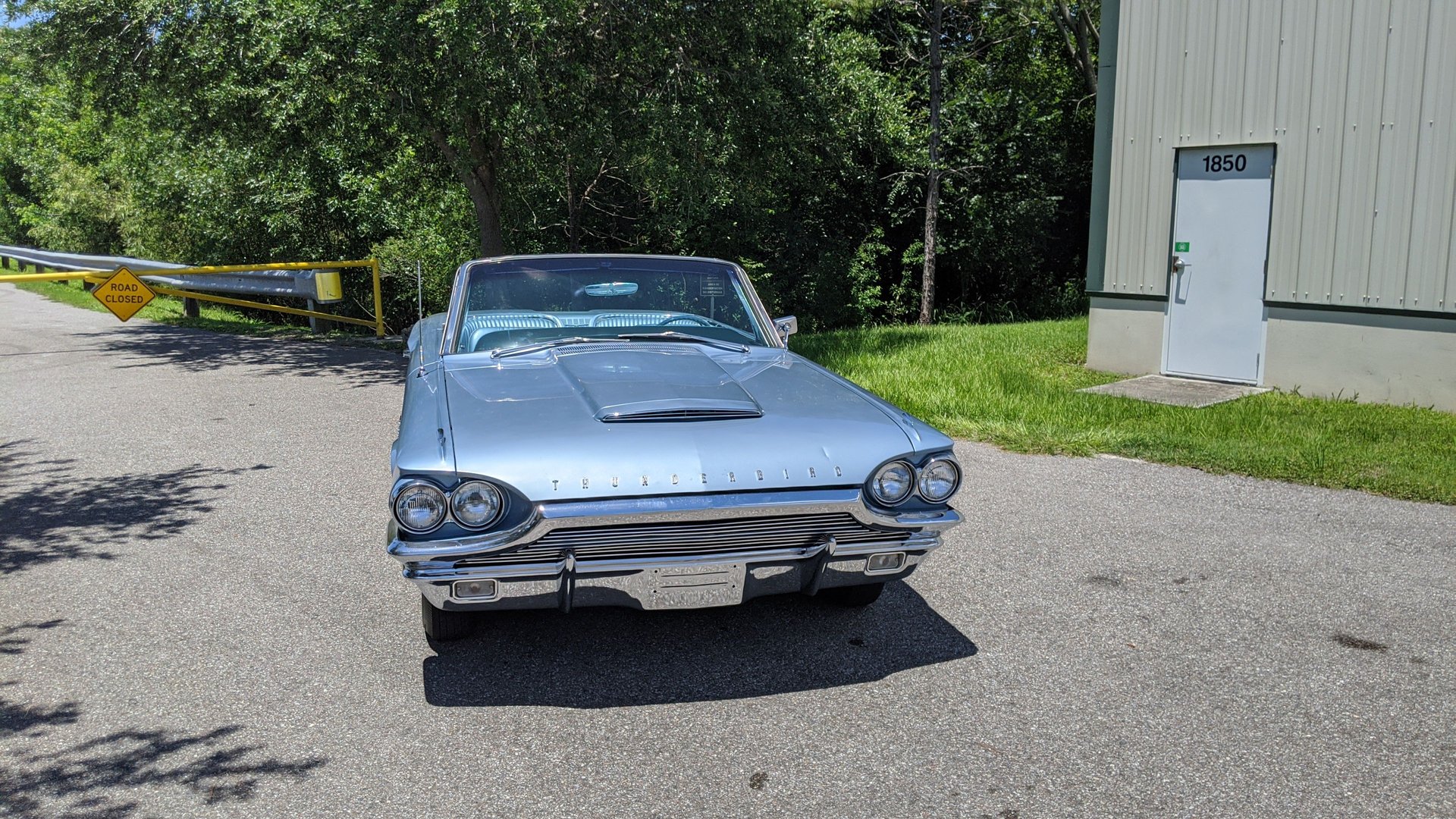 Vehicle photo 11