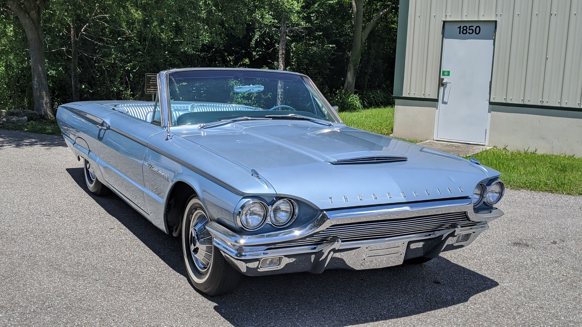 Vehicle photo 12