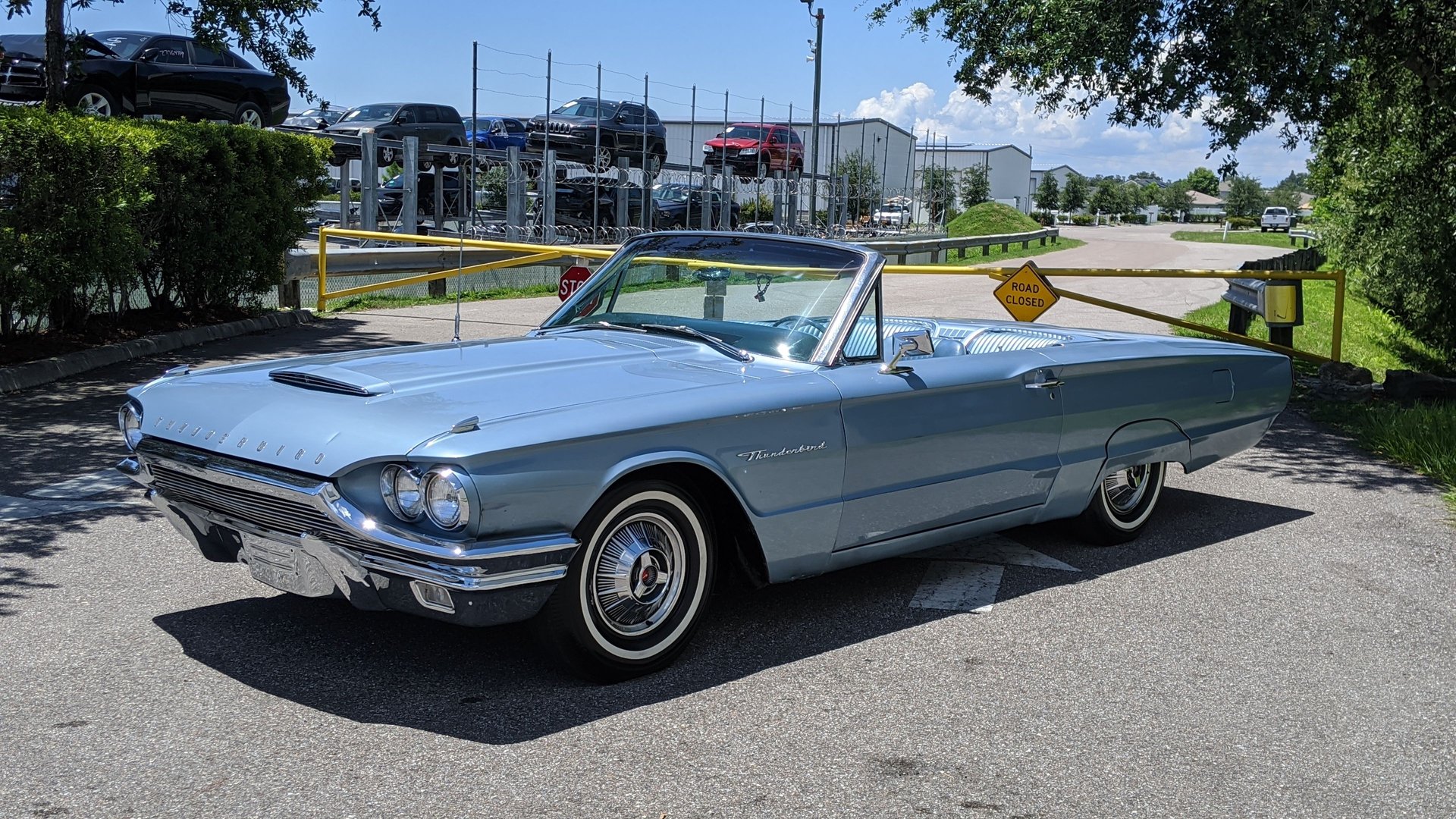 Vehicle photo 13