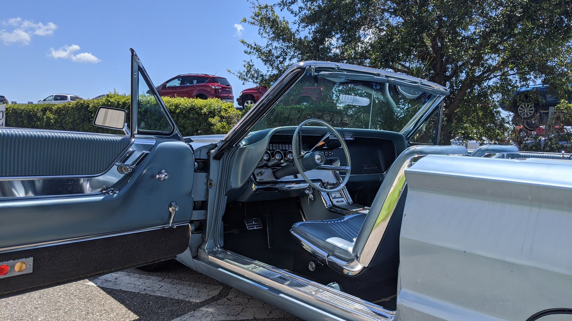 Vehicle photo 18