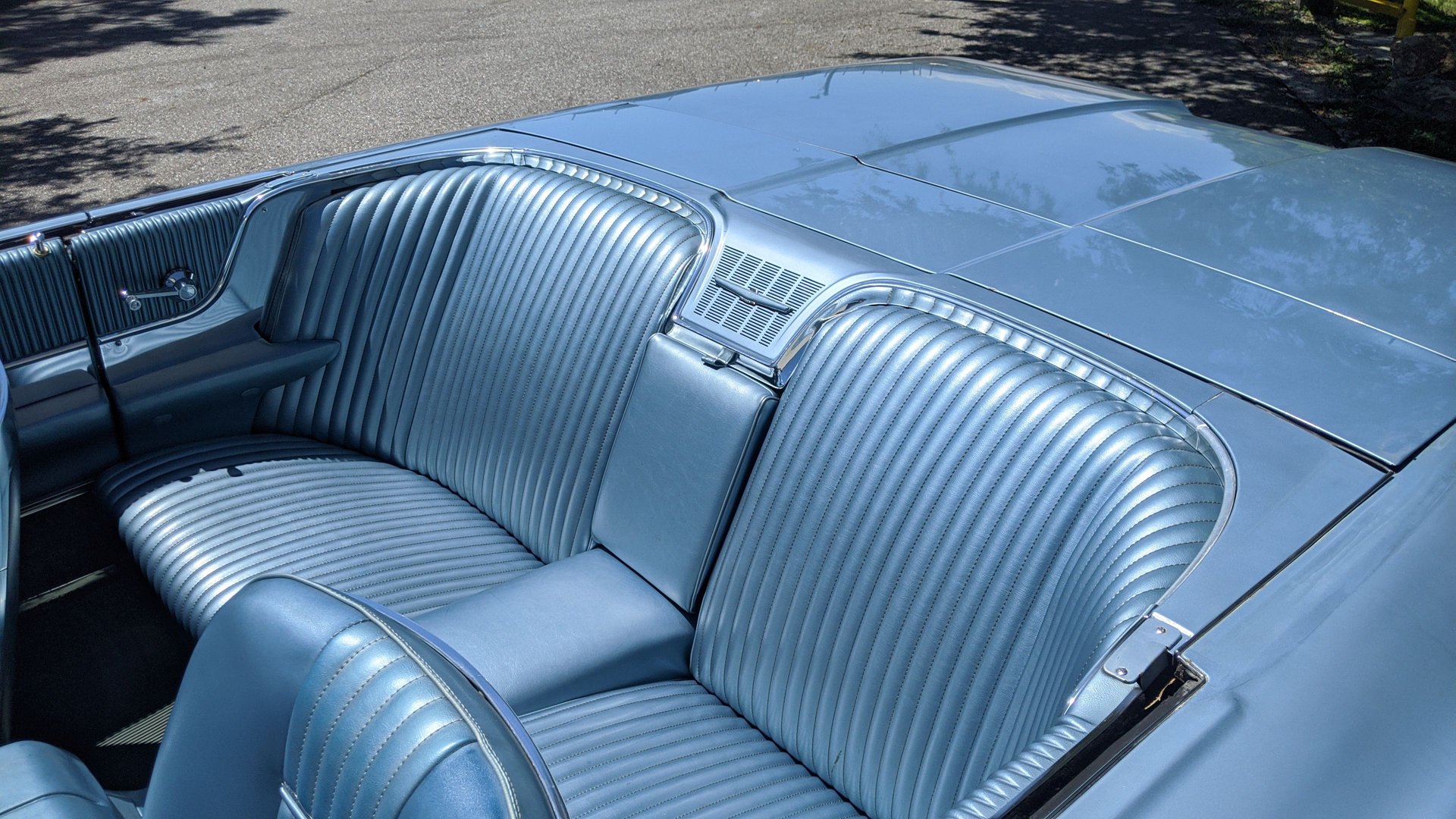 Vehicle photo 20