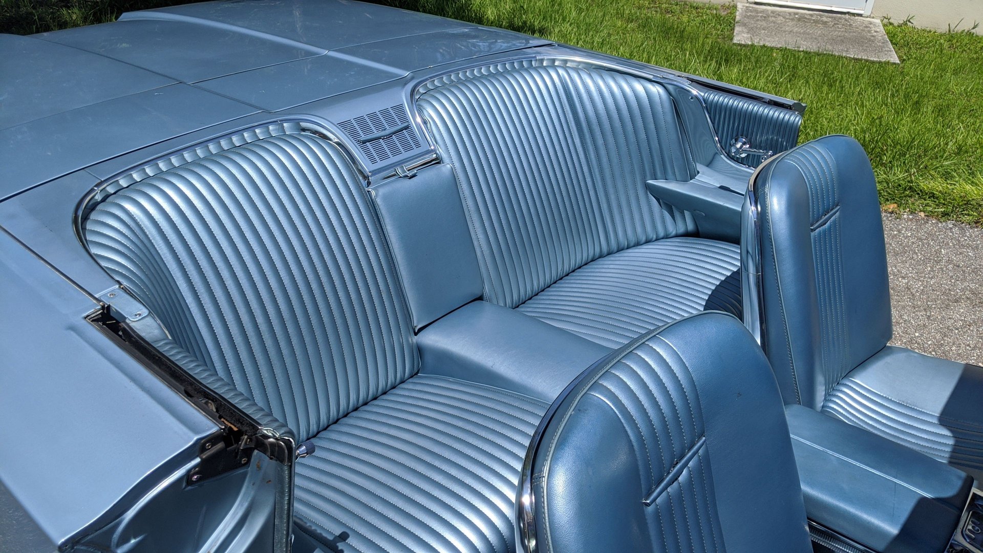 Vehicle photo 21