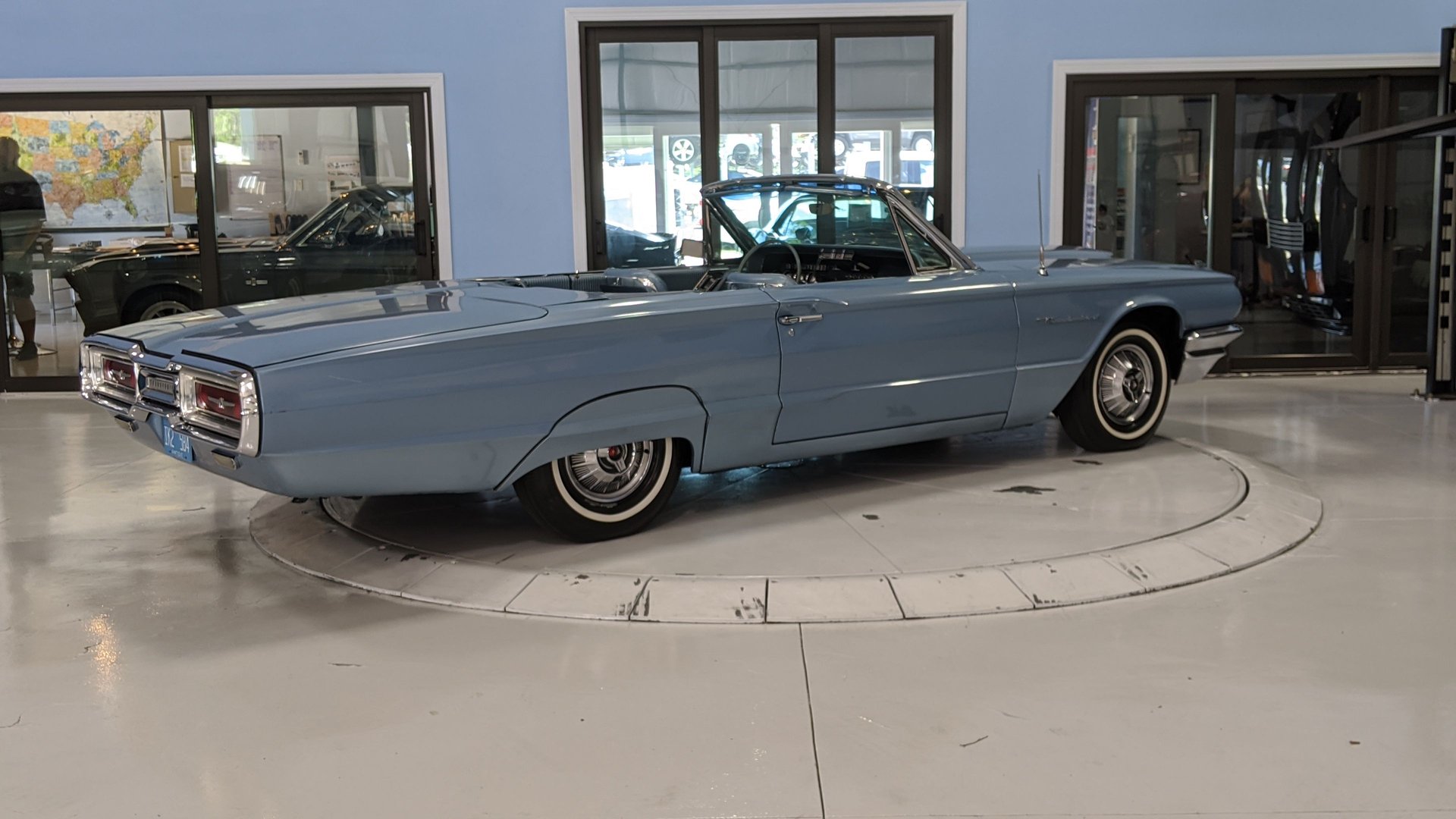 Vehicle photo 4