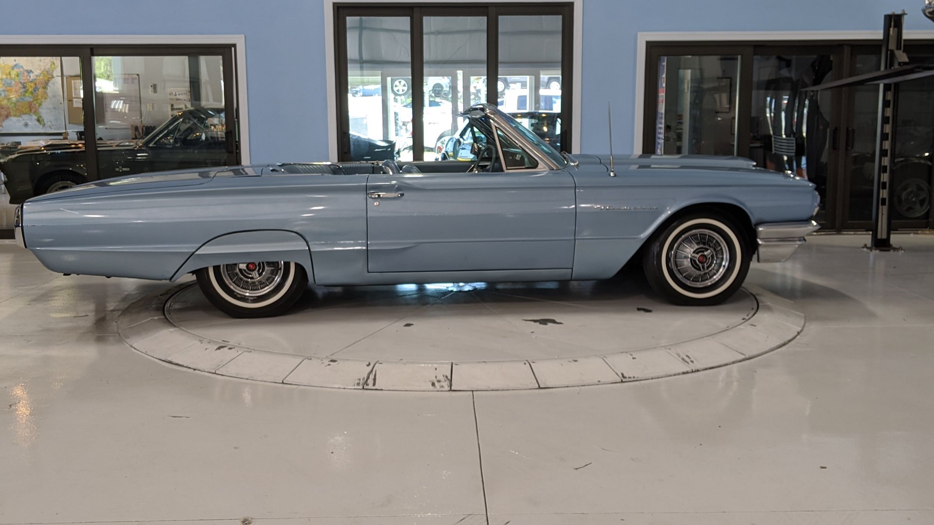 Vehicle photo 5