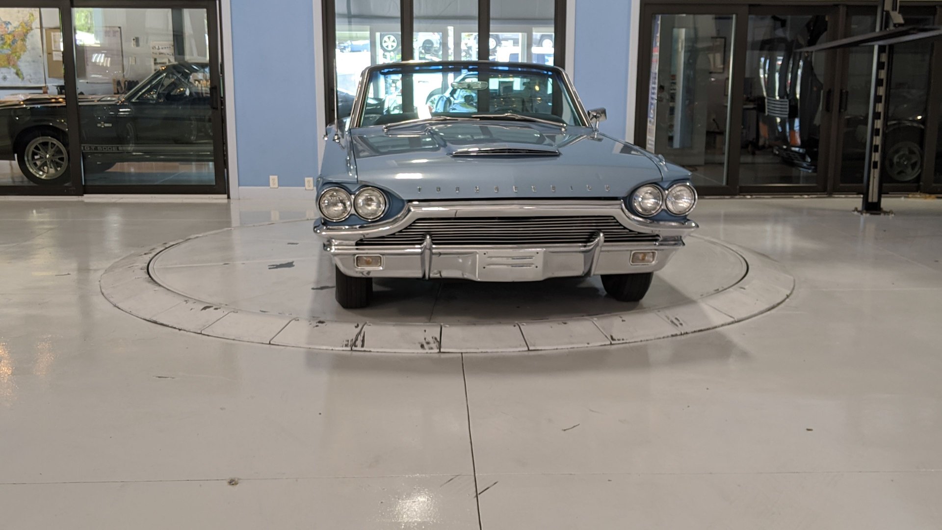 Vehicle photo 7