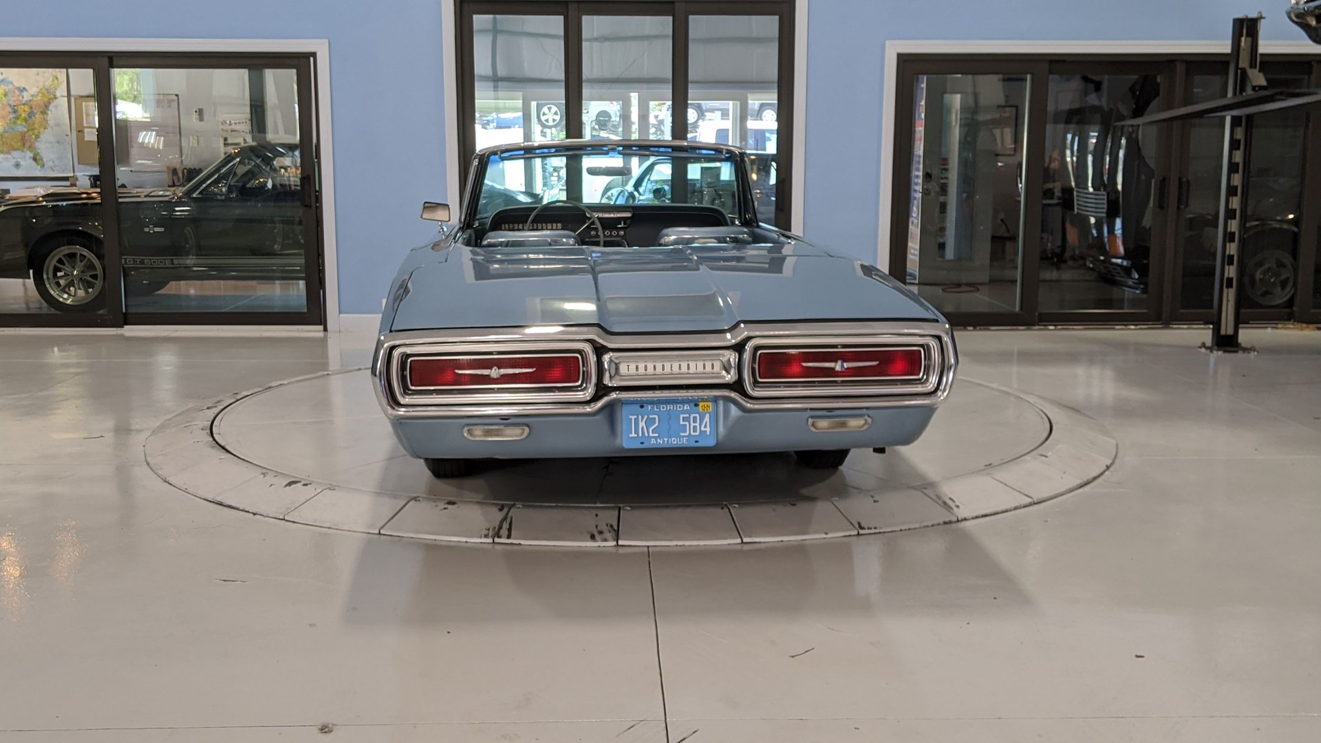 Vehicle photo 8
