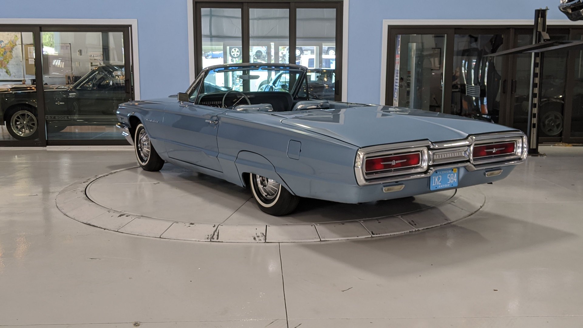 Vehicle photo 9