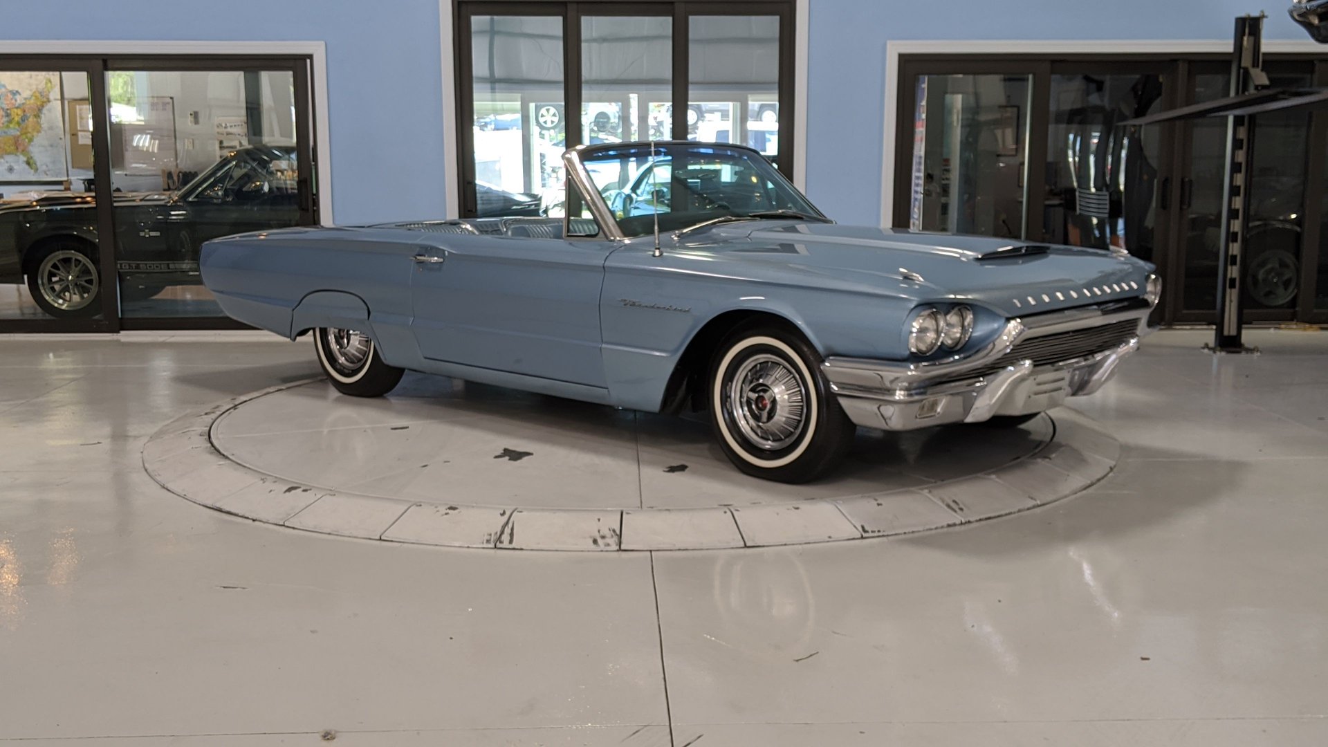 Vehicle photo 10