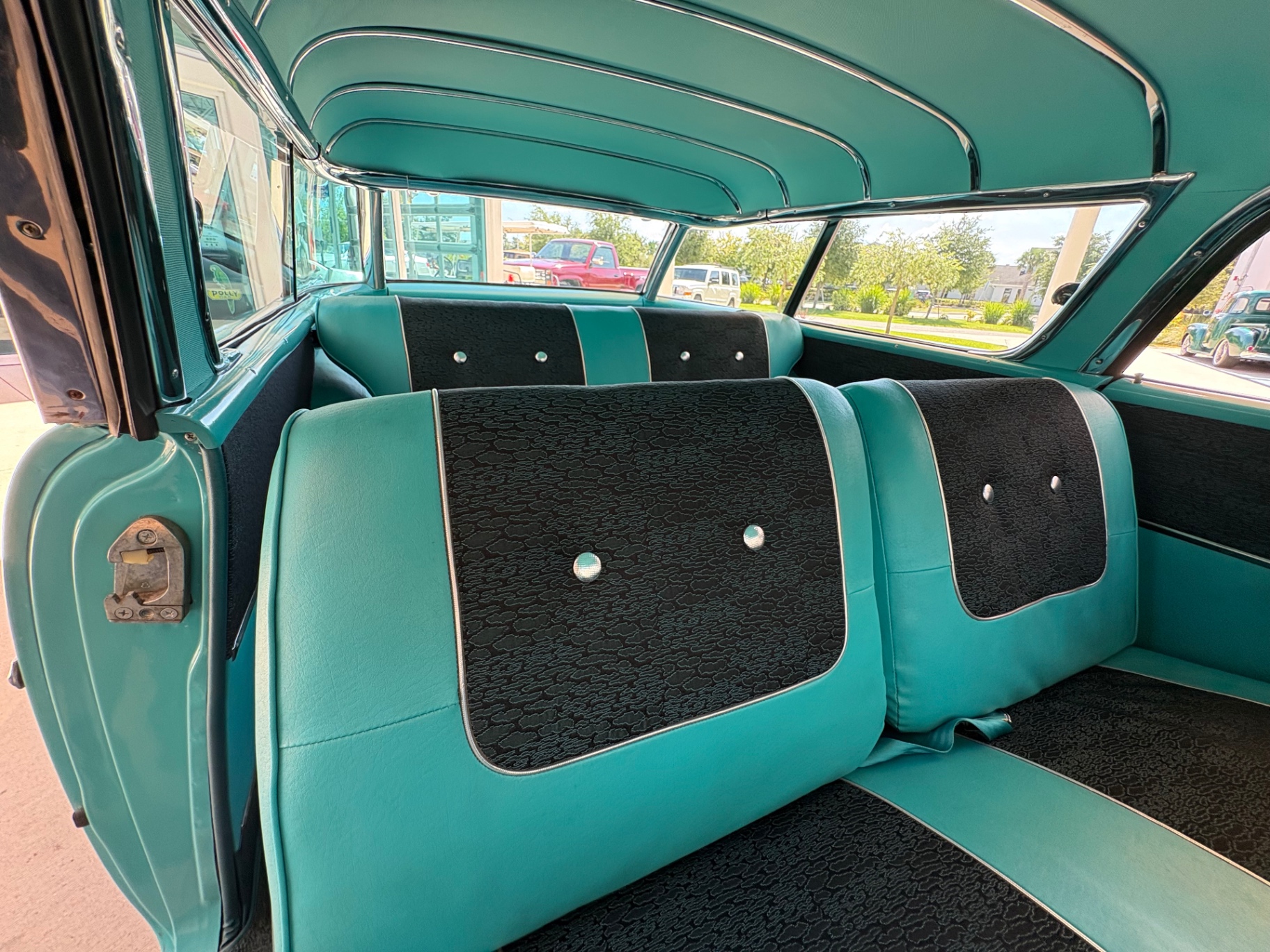 Vehicle photo 36