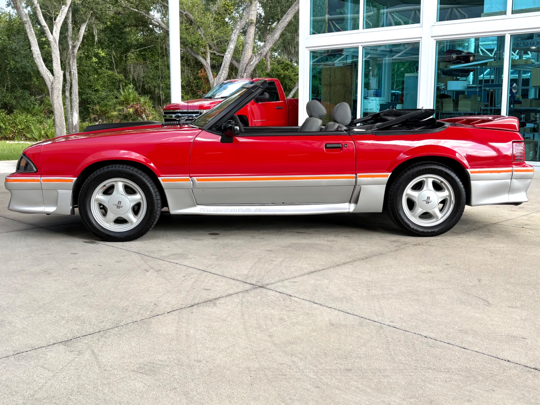 Vehicle photo 10