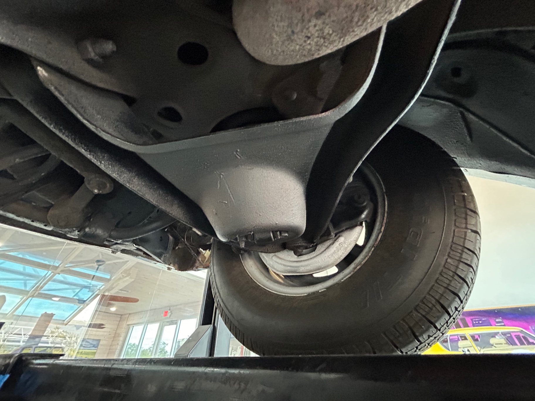 Vehicle photo 37