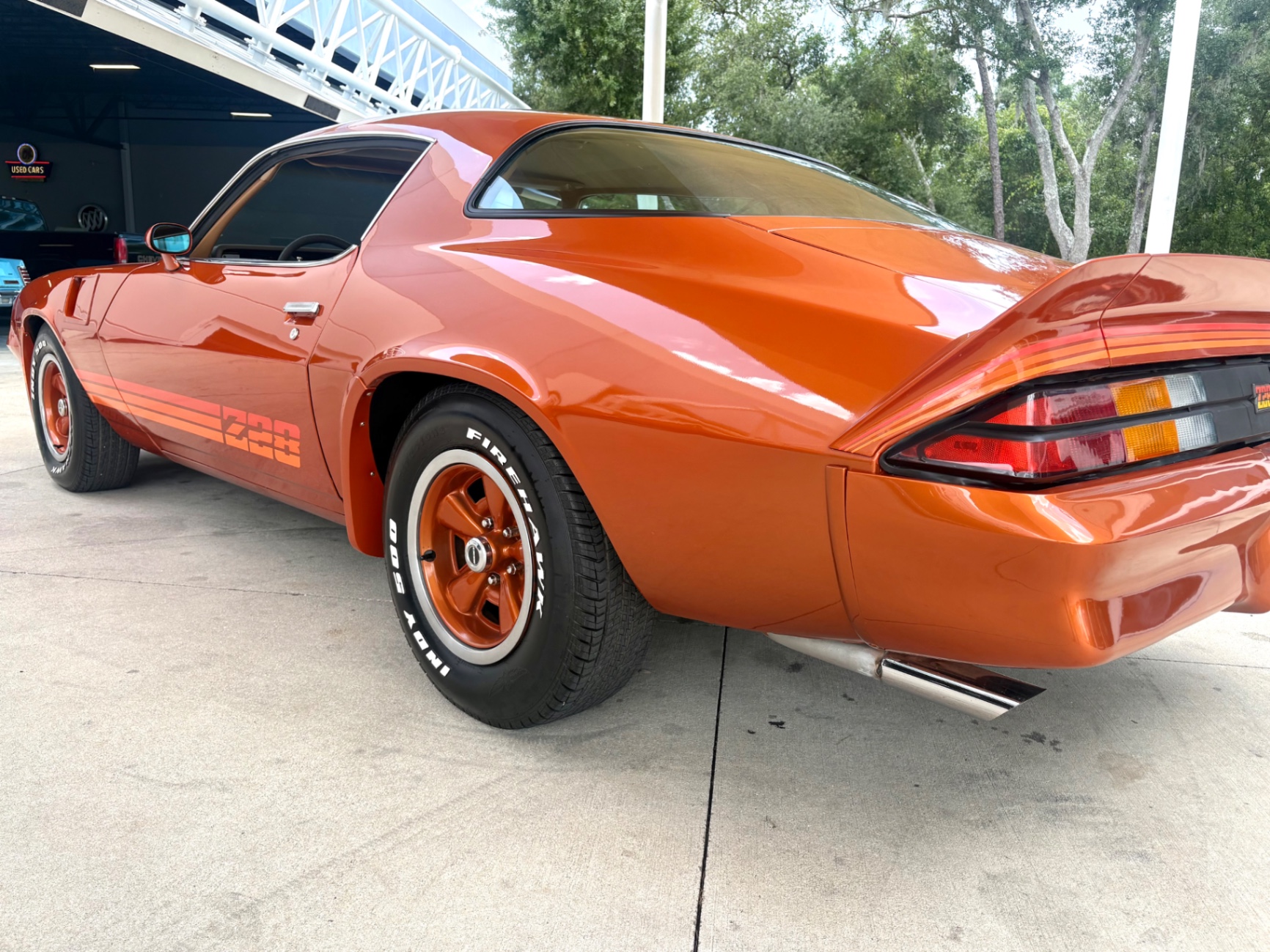 Vehicle photo 15