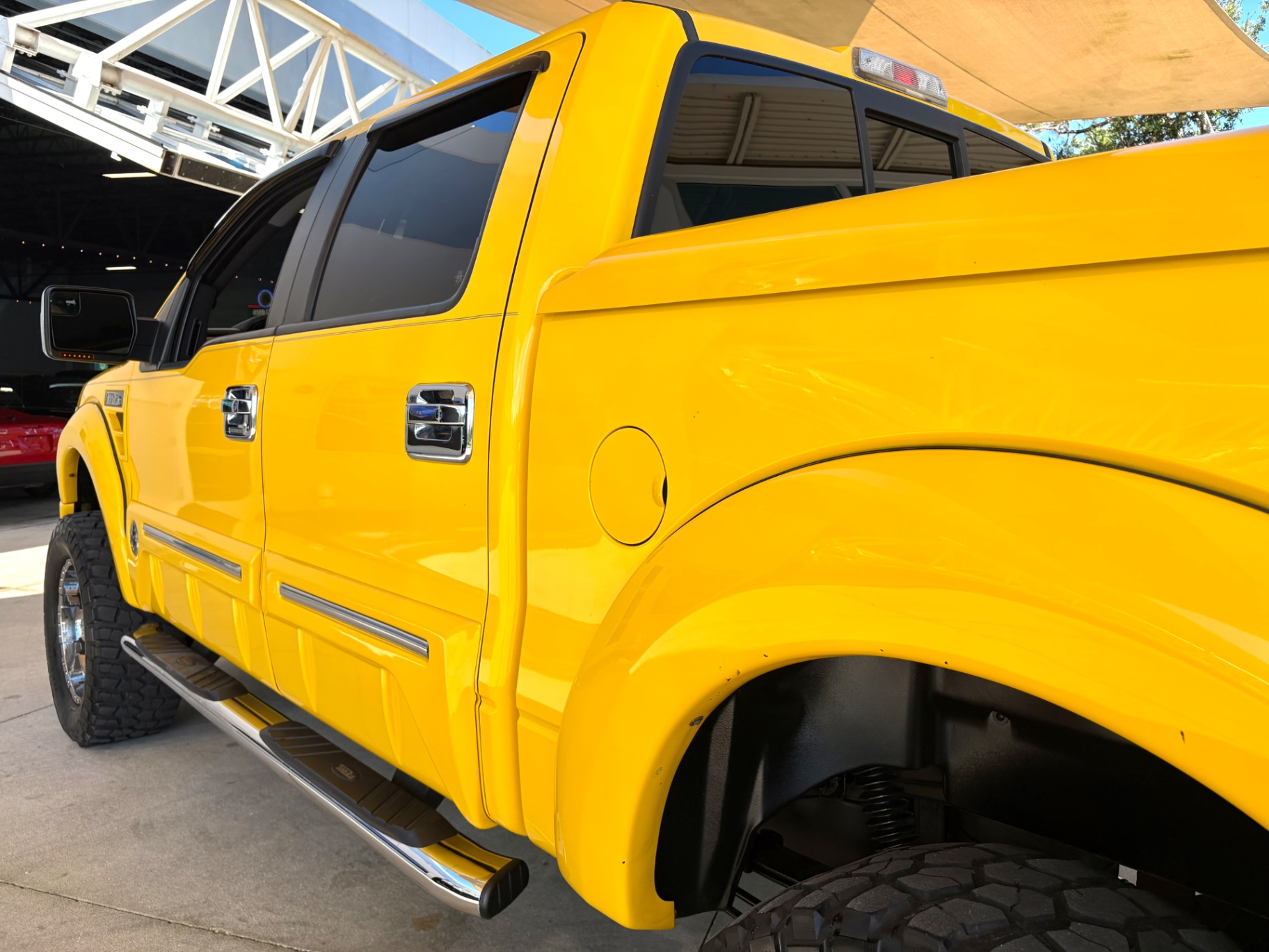 Vehicle photo 13