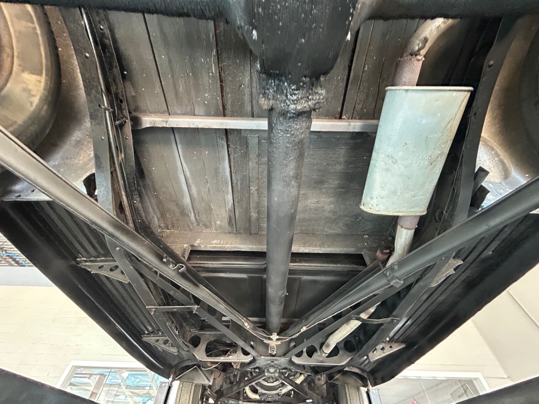 Vehicle photo 42