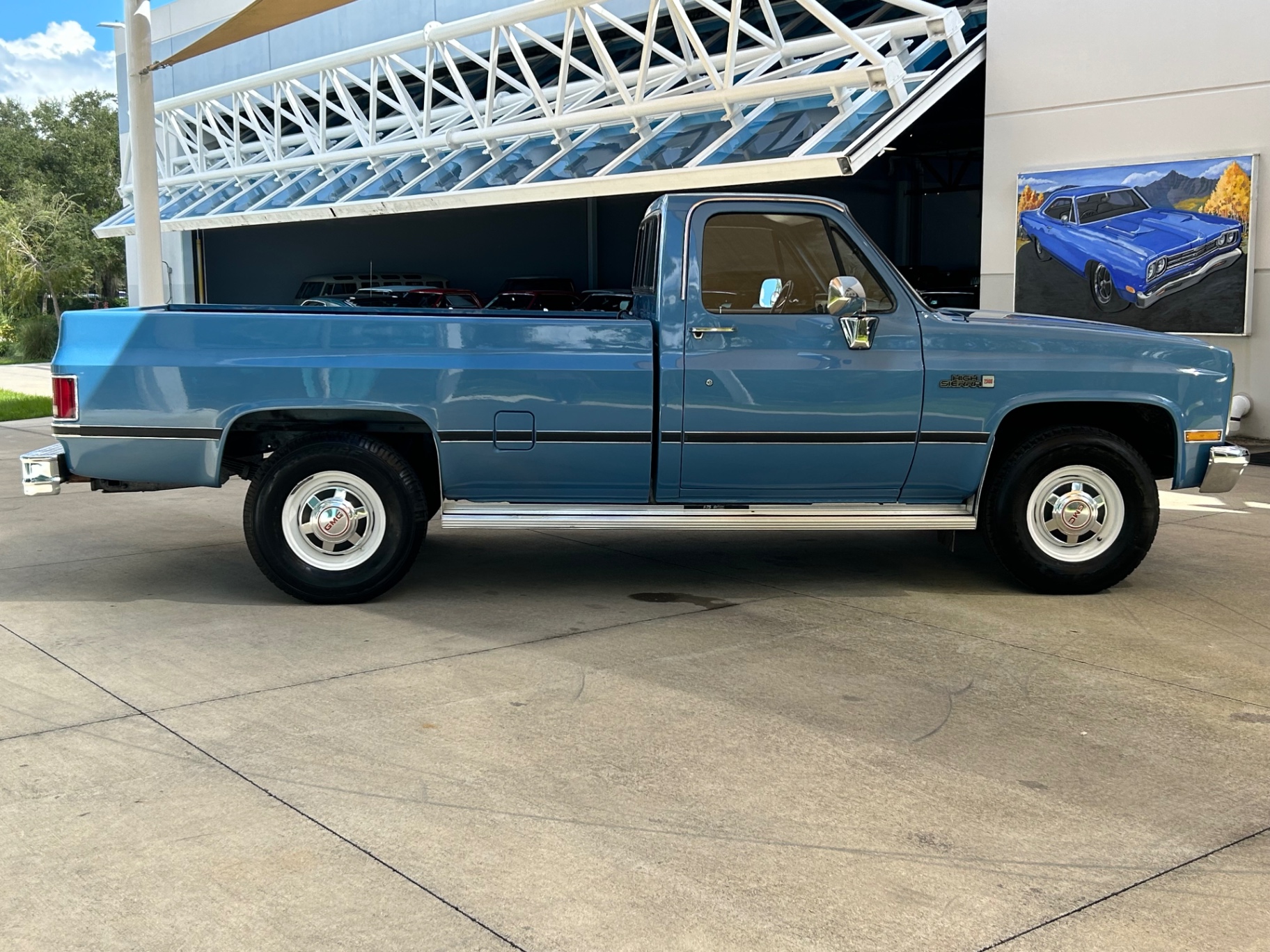 Vehicle photo 4