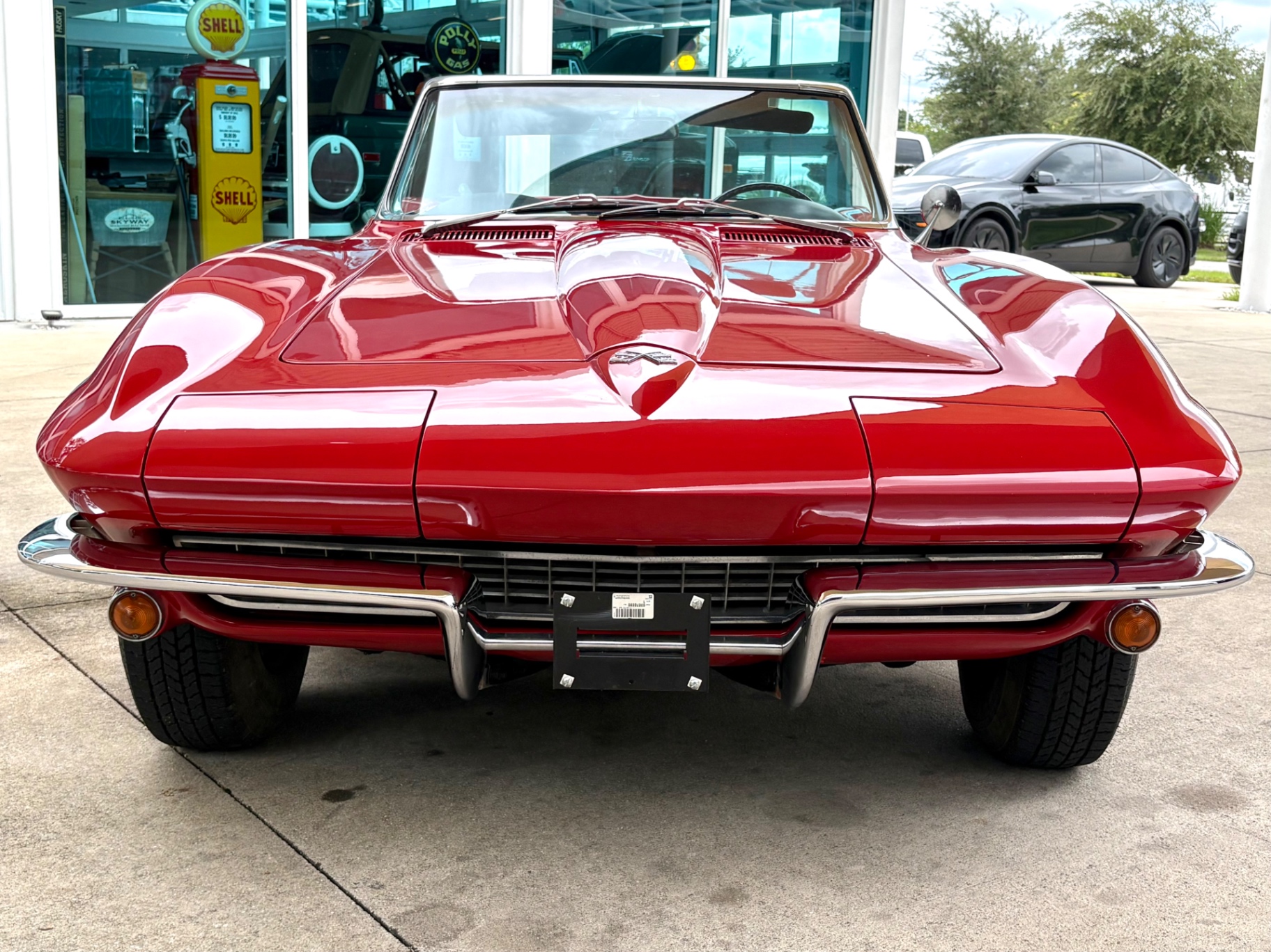 Vehicle photo 2